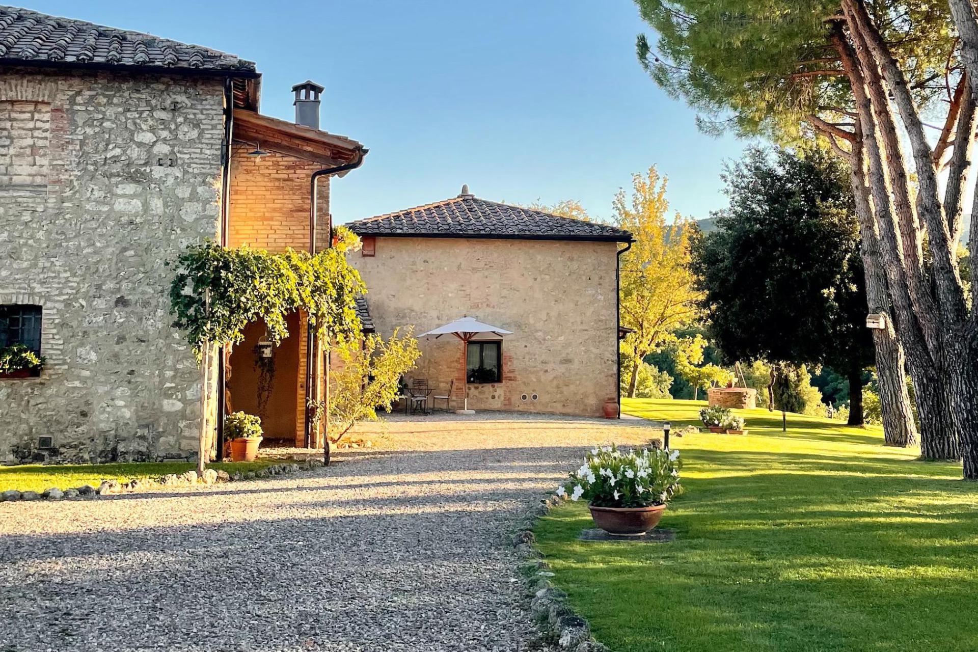Agriturismo Tuscany Quietly situated agriturismo in Tuscany with nice views
