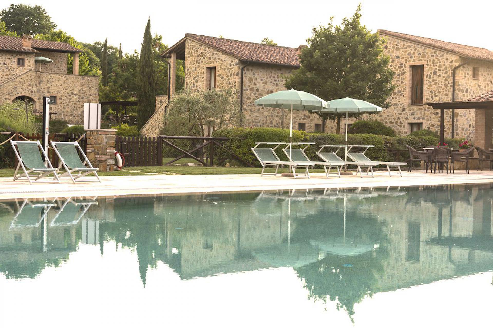 Country resort in Tuscany with spectacular pool