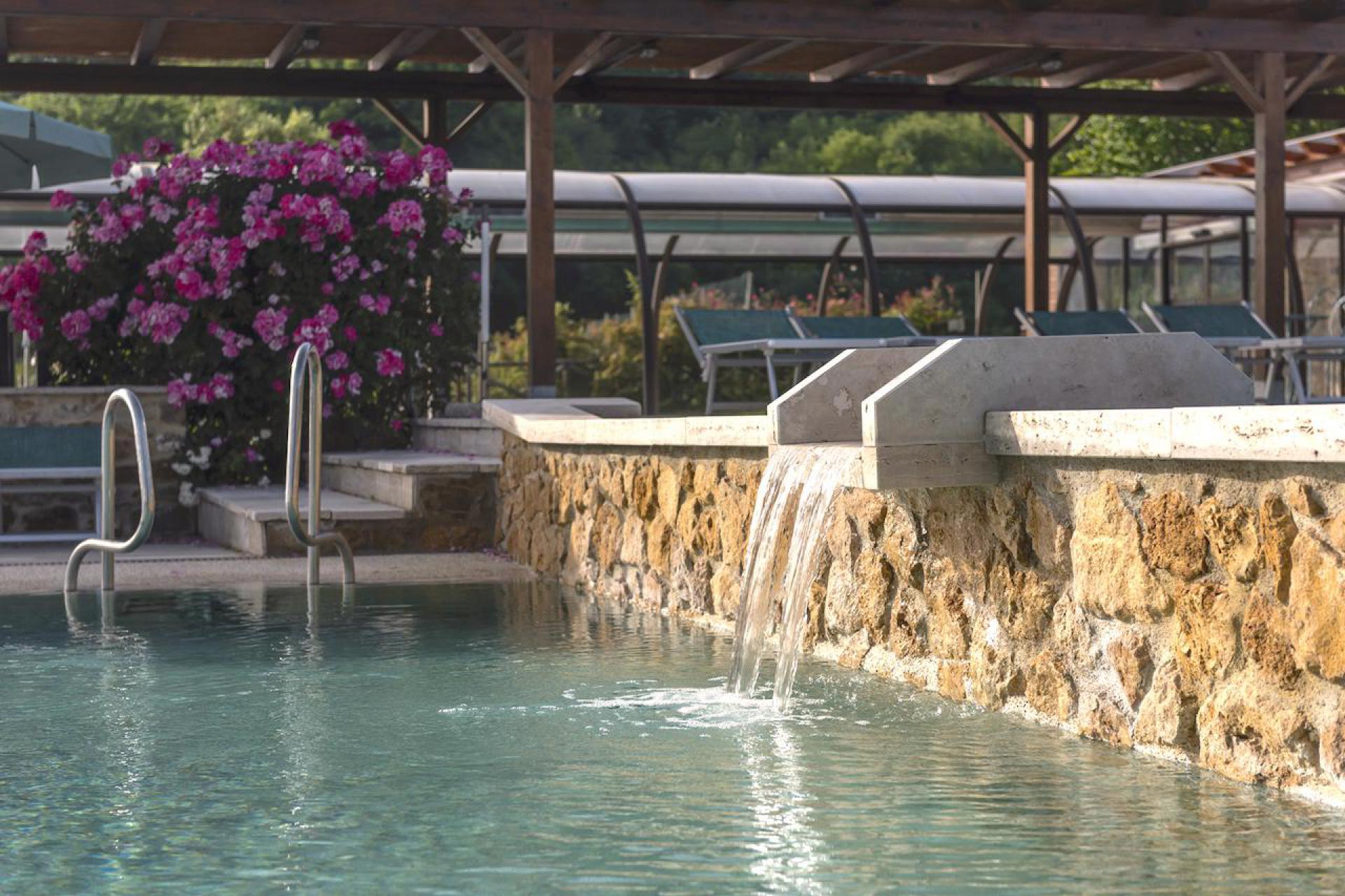 2. Family-friendly country resort with restaurant