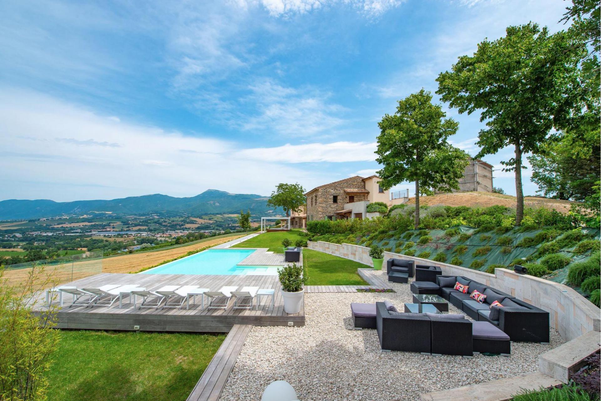 3. Oasis of tranquillity in the countryside of Le Marche