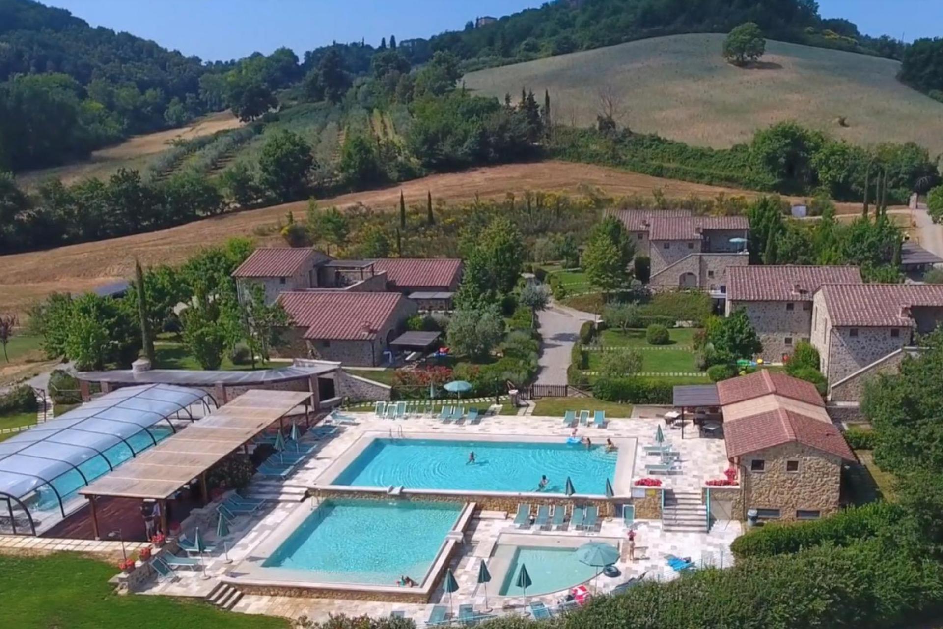 Tuscan country resort with 4 beautiful pools
