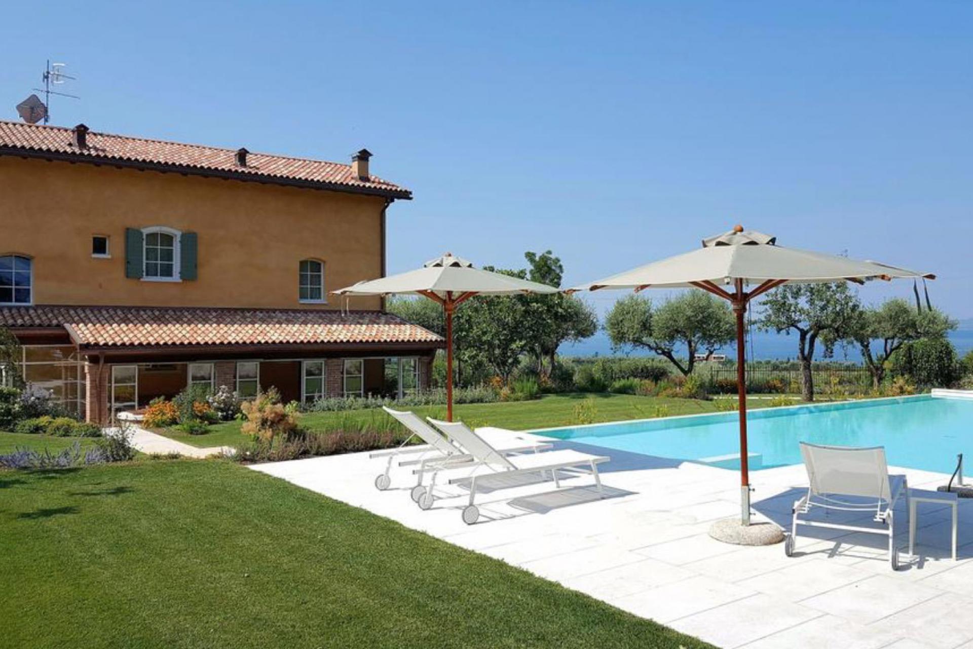 Charming agriturismo with a view of Lake Garda