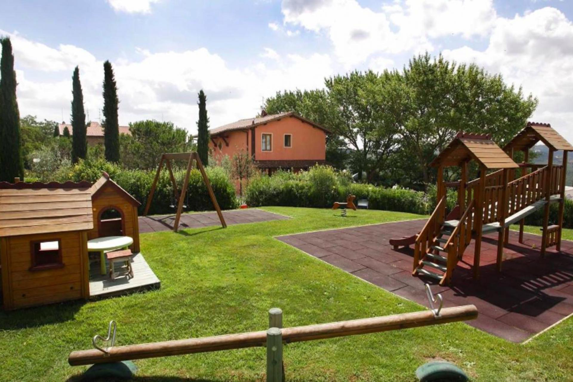 Large agriturismo with a beautiful central location in Tuscany