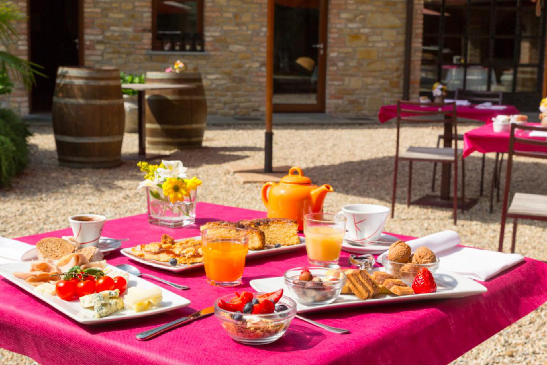Agriturismo with restaurant and spa