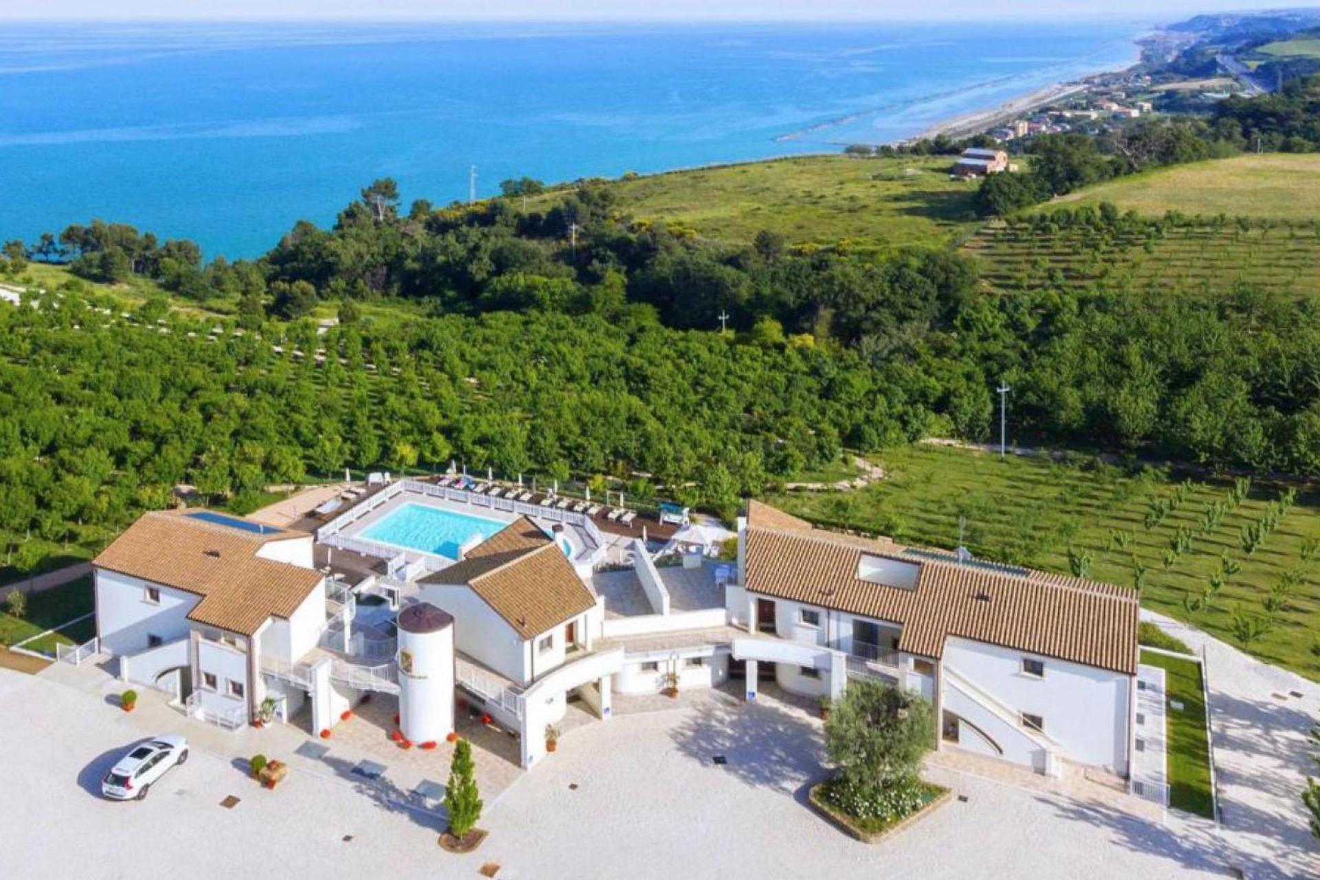 Family-friendly agriturismo with stunning sea views