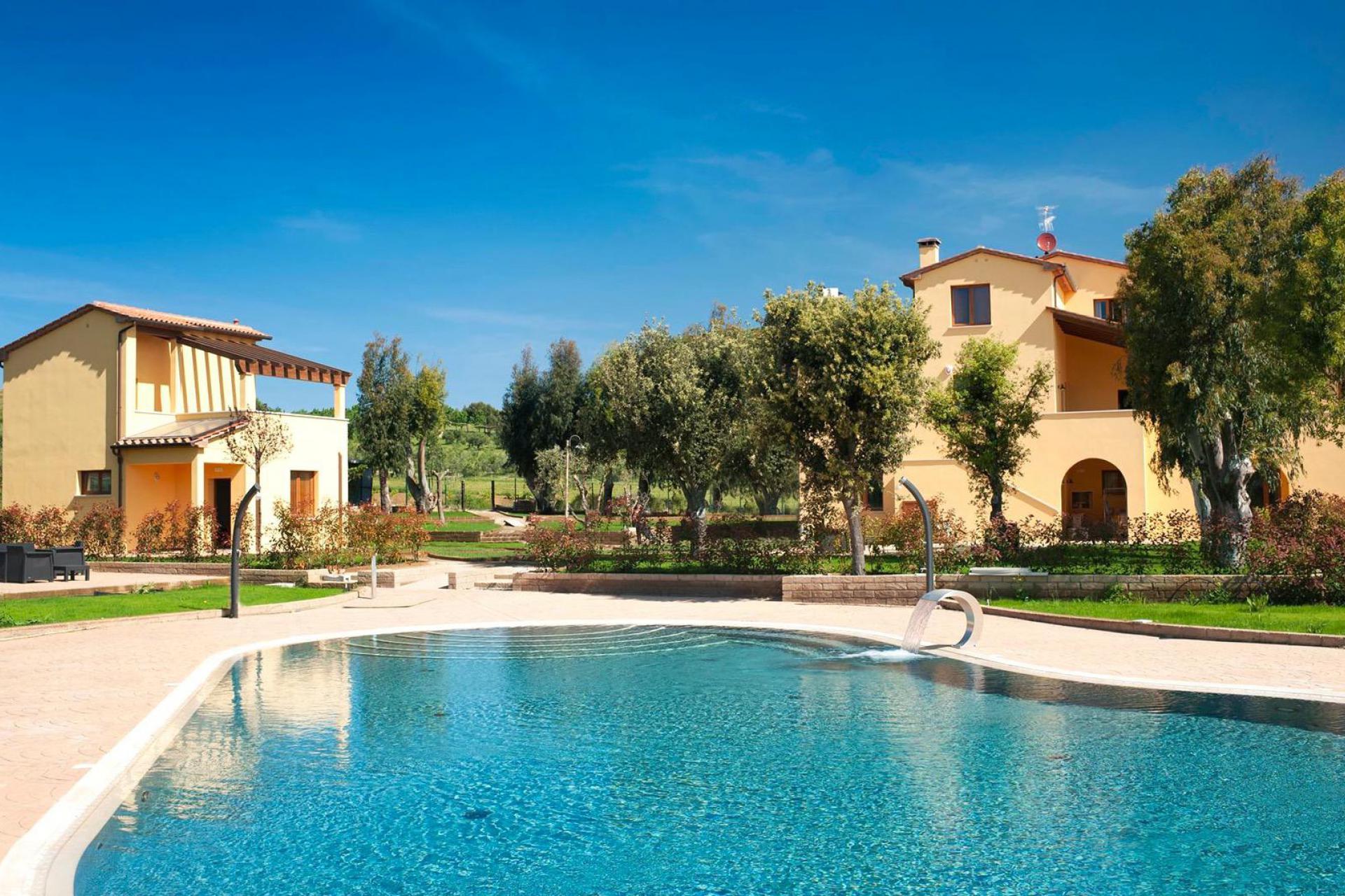 Agriturismo with riding school near the coast