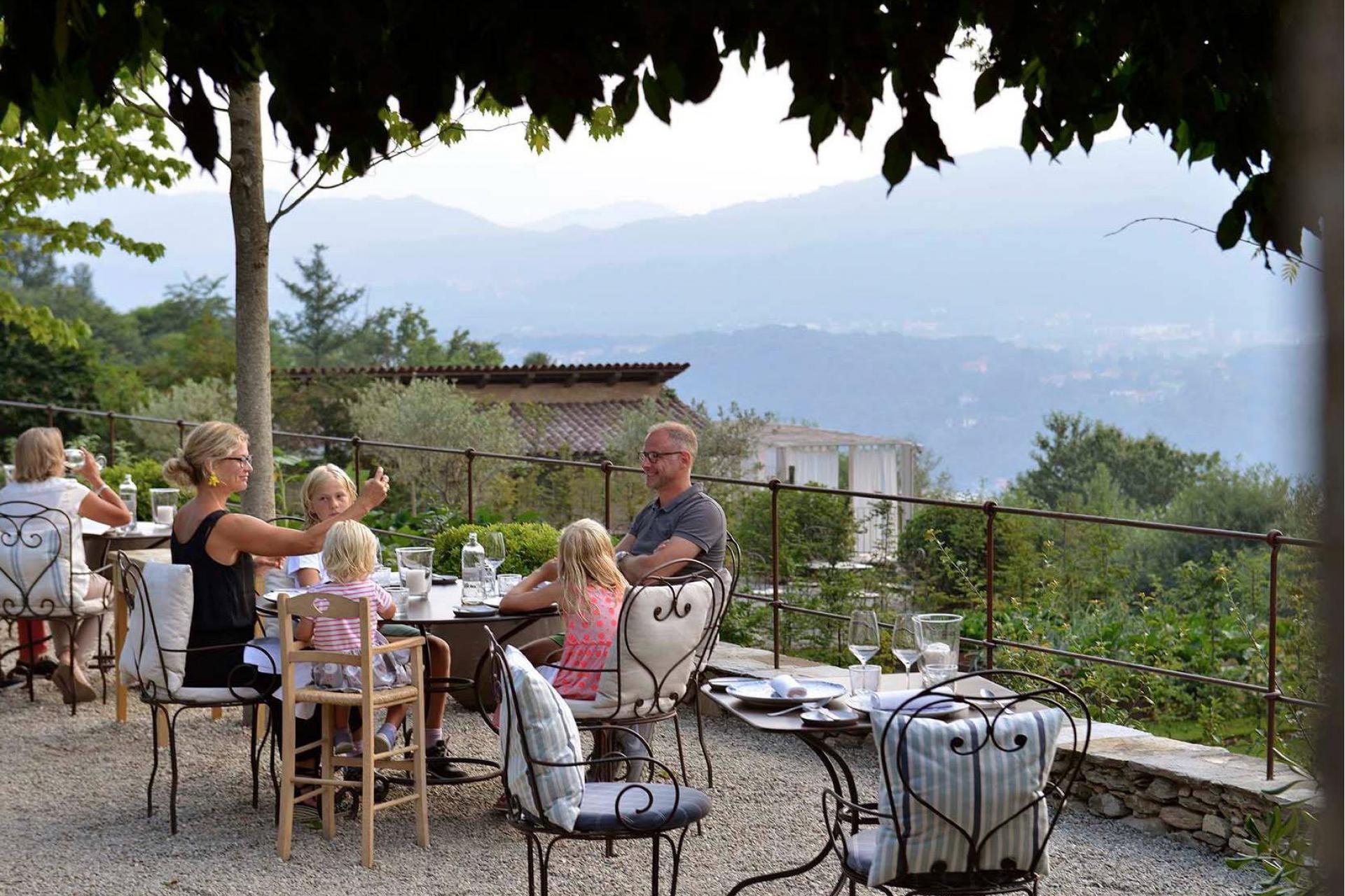 Luxurious agriturismo with breathtaking views of the lake