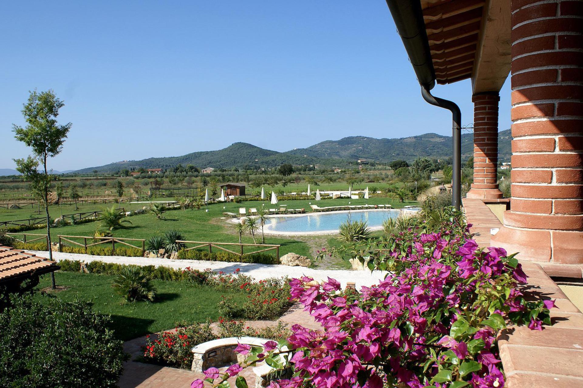 Agriturismo with restaurant near the Tuscan coast