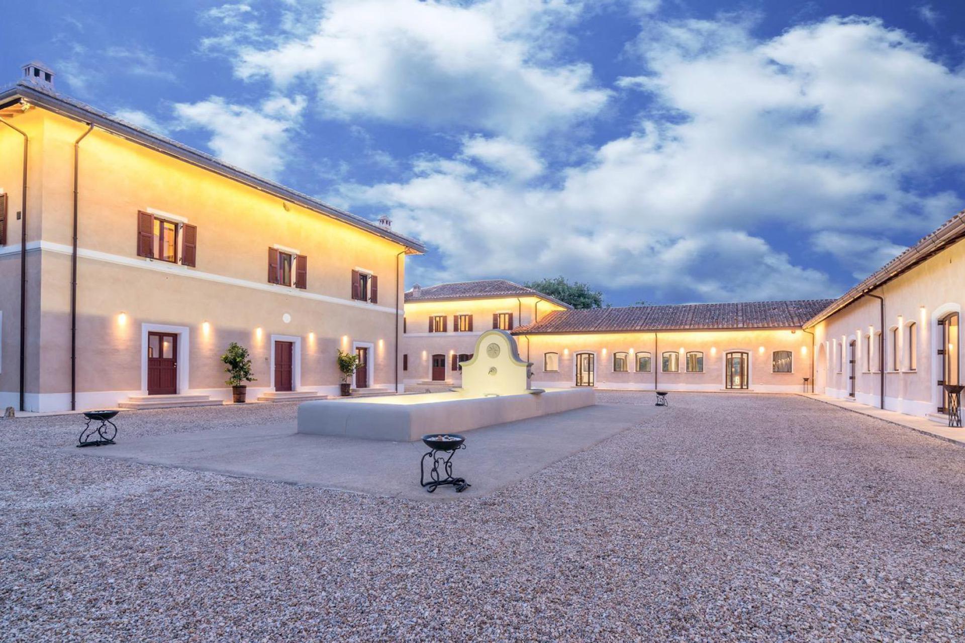 Agriturismo with spa and restaurant near Rome
