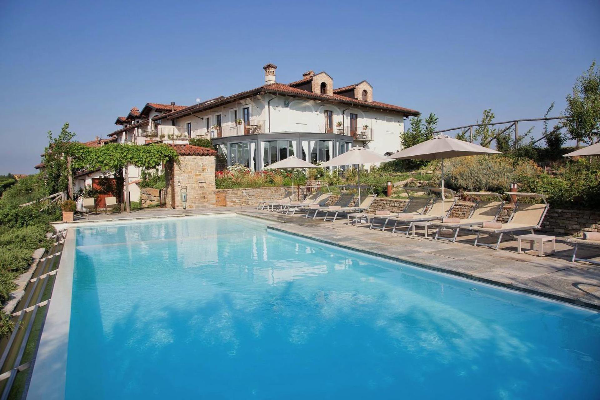 Agriturismo Piemont with great wines and restaurant