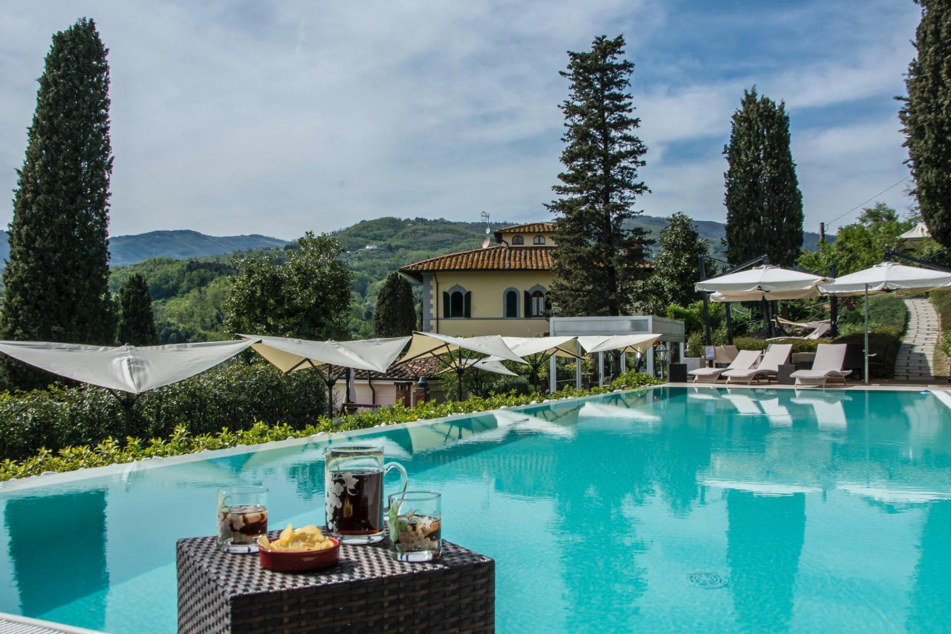 Elegant villa between Lucca and Florence
