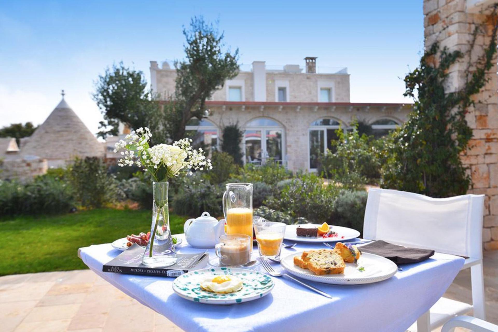 Characteristic rooms and suites in beautiful trullo