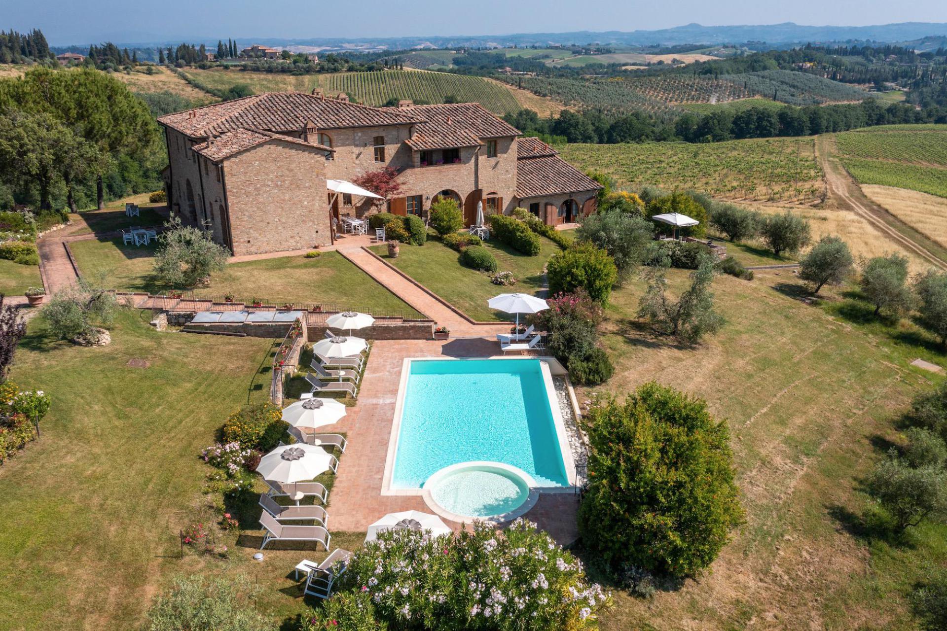 Elegant wine farm just 2 km from San Gimignano