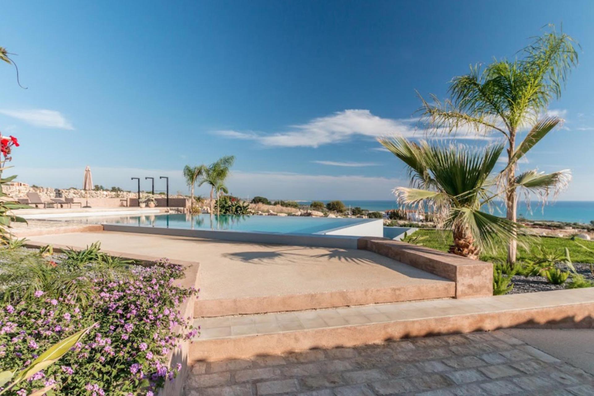 Great Sicilian hospitality and sea views!