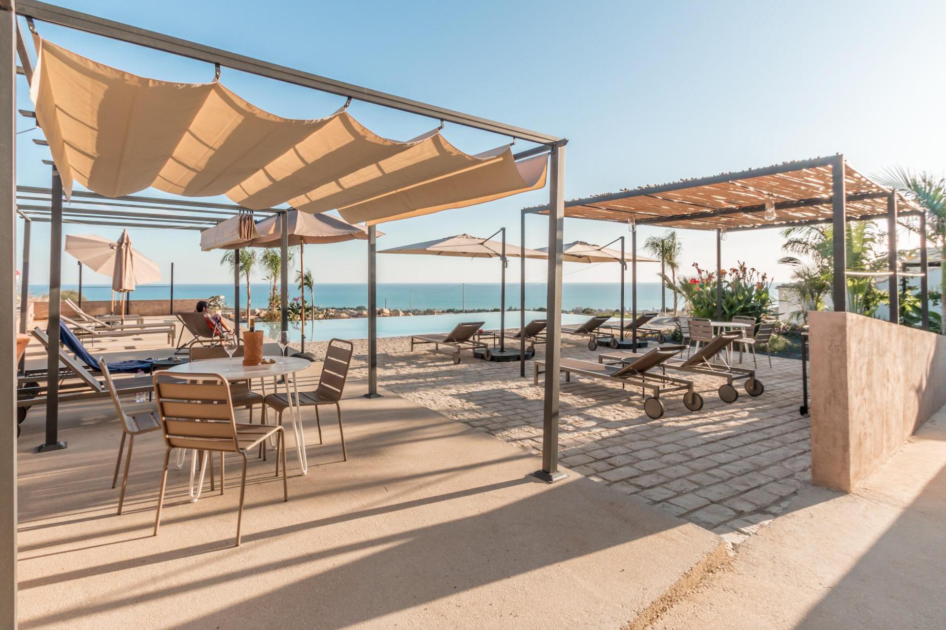 Sicilian hospitality near the sea