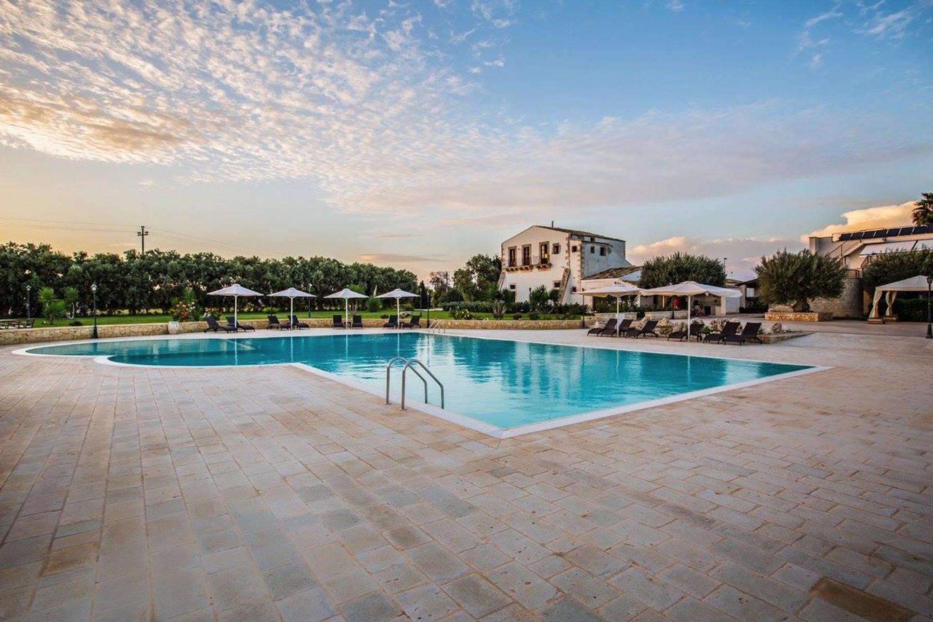 Agriturismo with large pool near beach