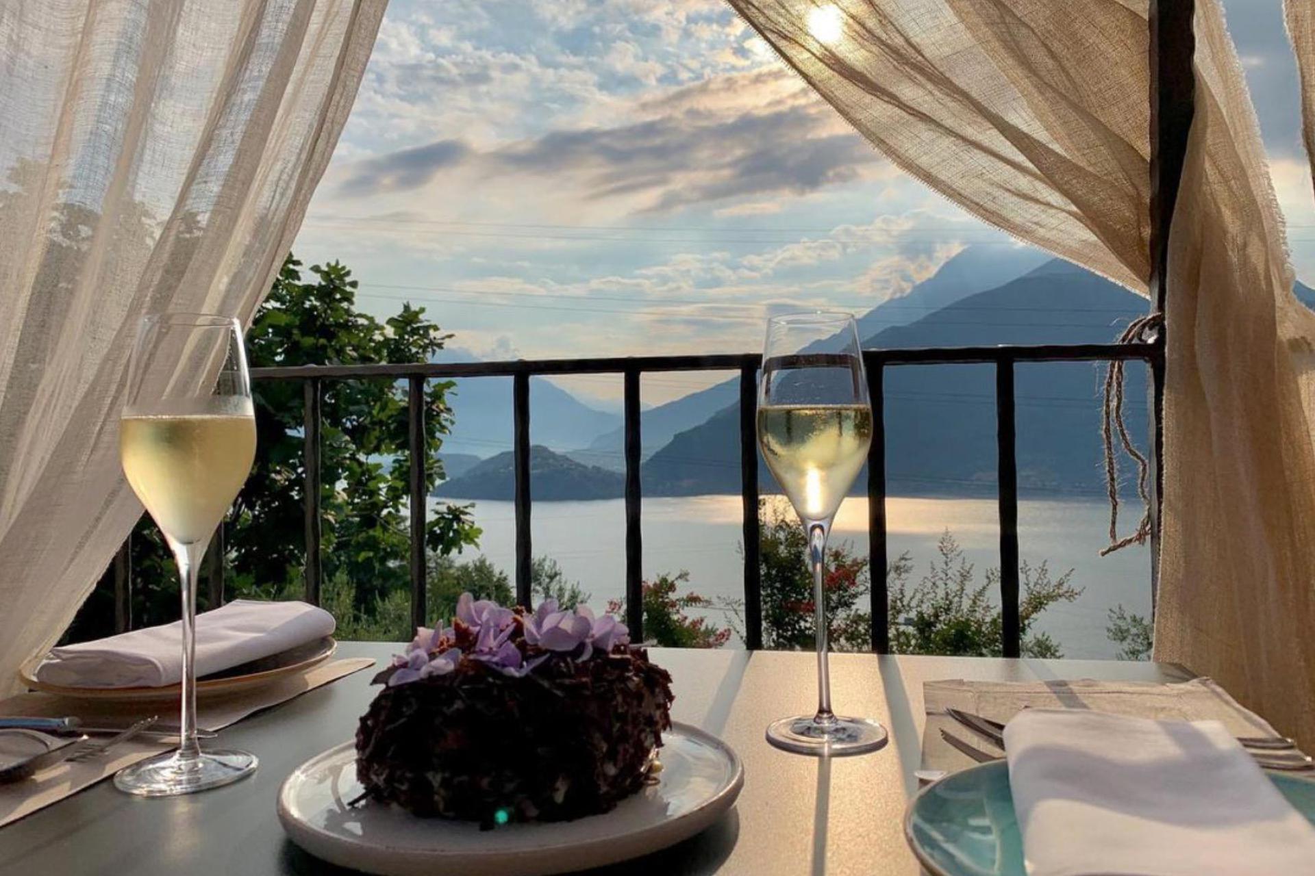Luxury agriturismo with pool overlooking Lake Como!