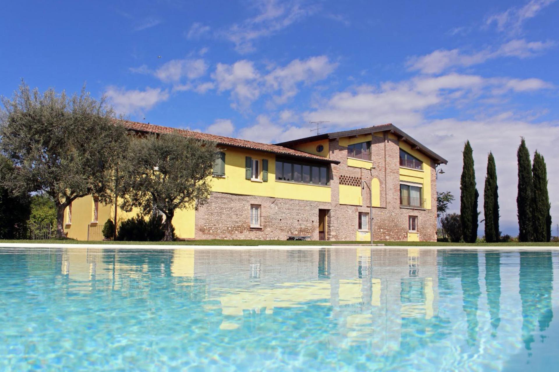 Agriturismo Lake Garda, surrounded by vineyards