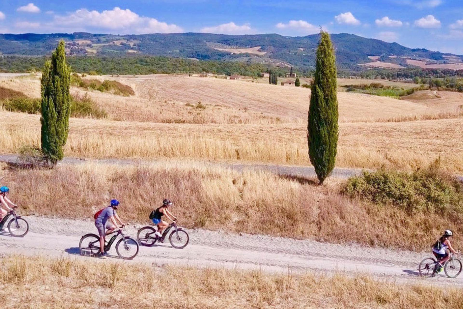 Fun agriturismo in Tuscany with panoramic swimming pool