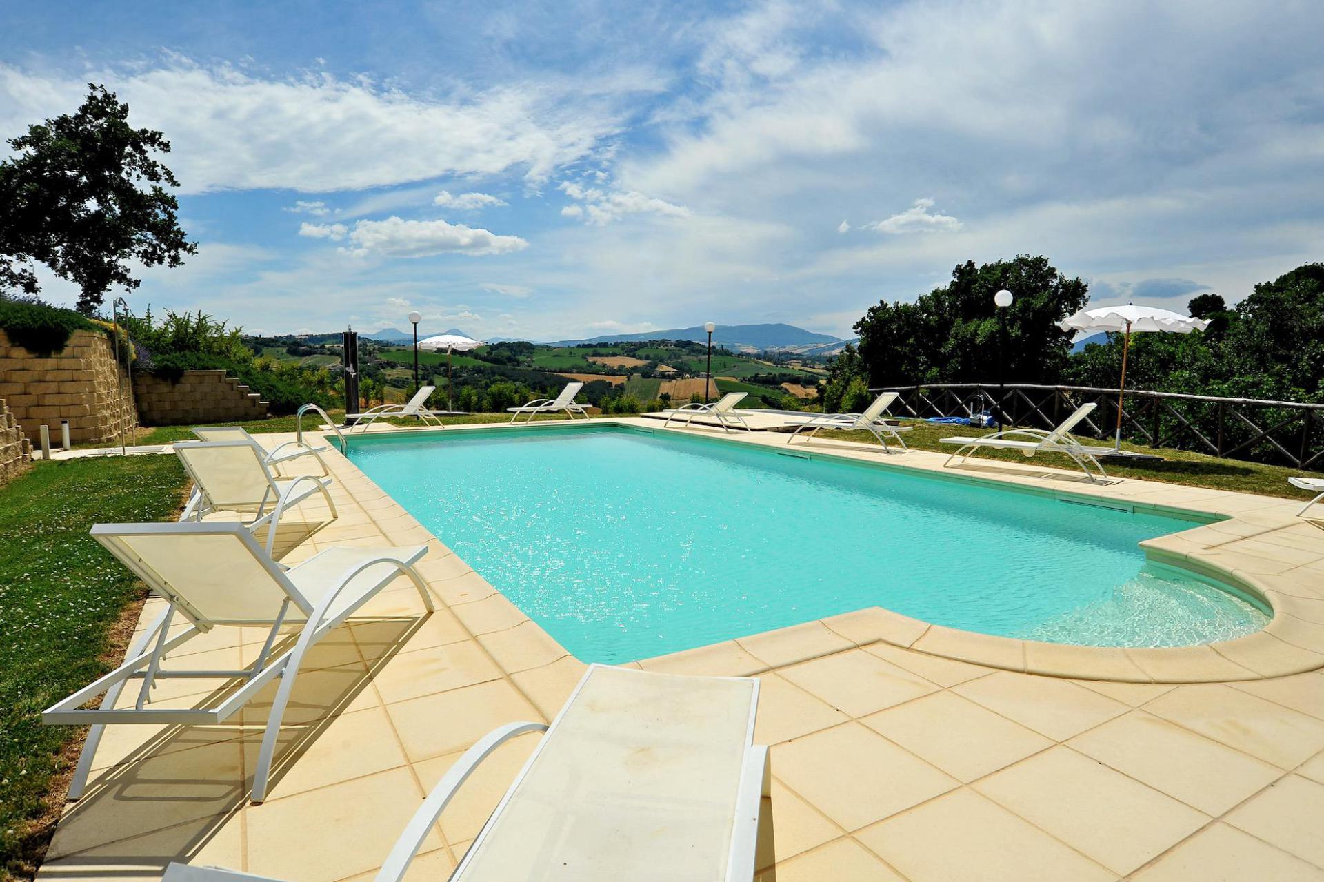 Agriturismo Marche 20 minutes from the beach