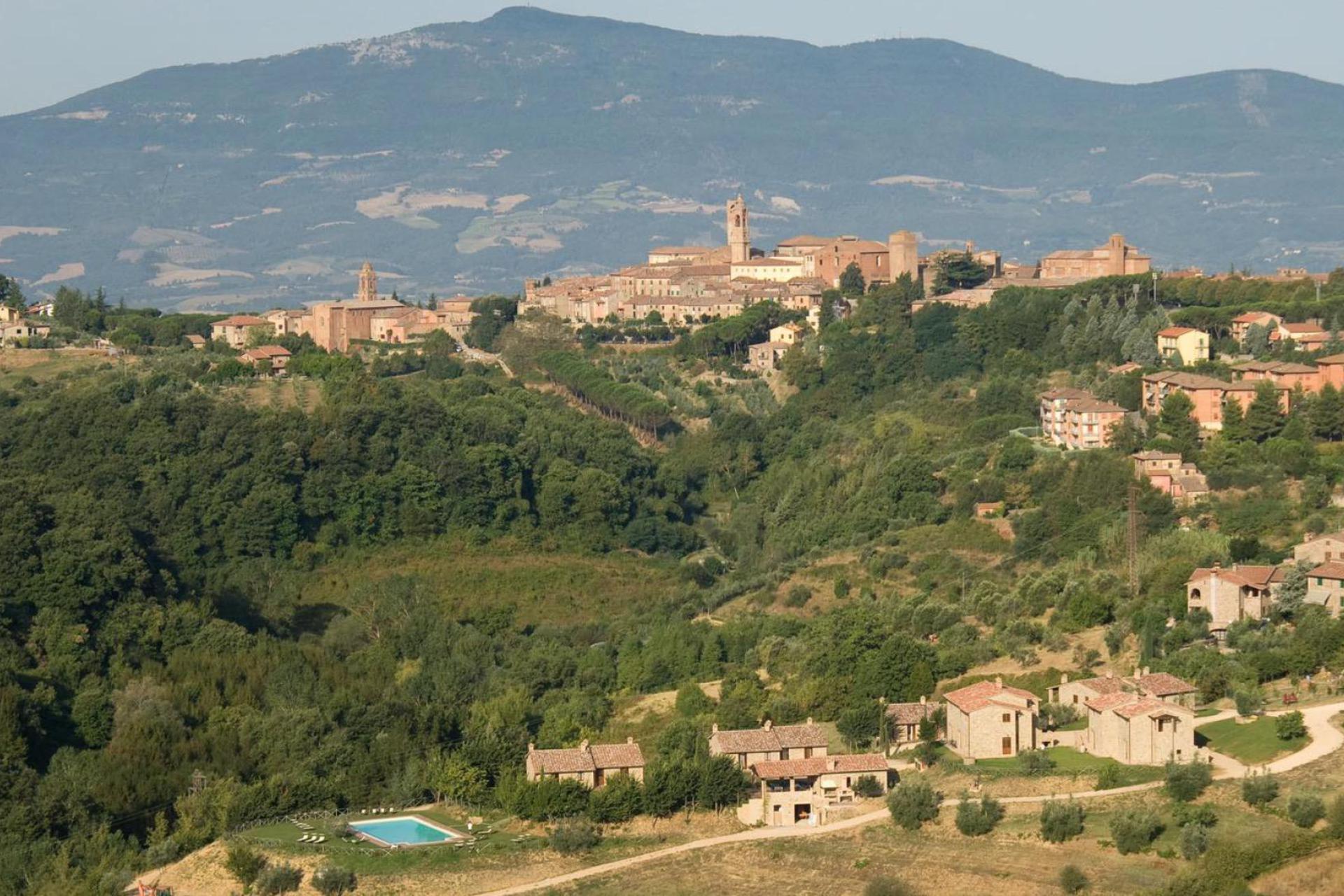 Agriturismo between Tuscany and Umbria, within walking distance of a village