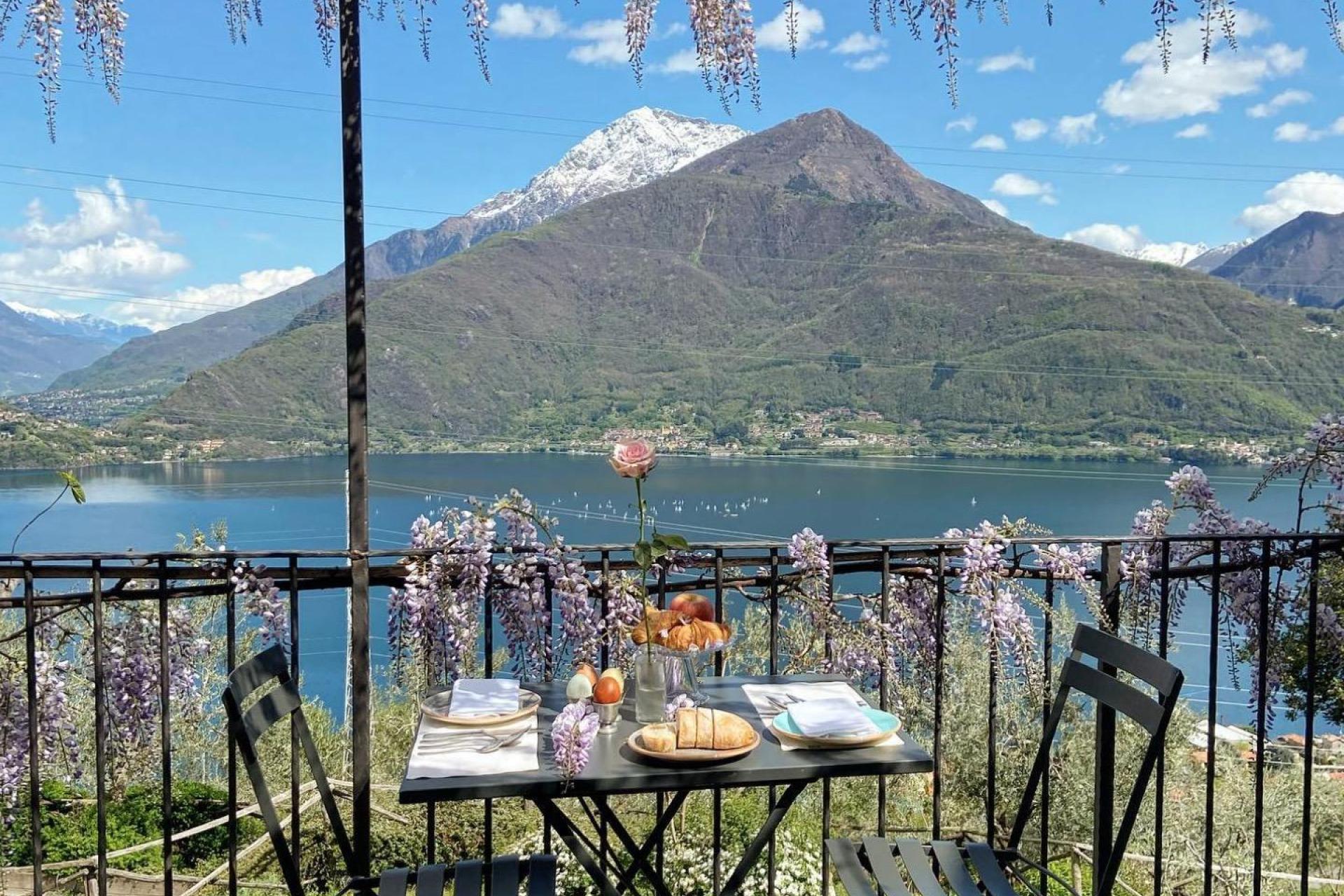 Stylish rooms and views of Lake Como