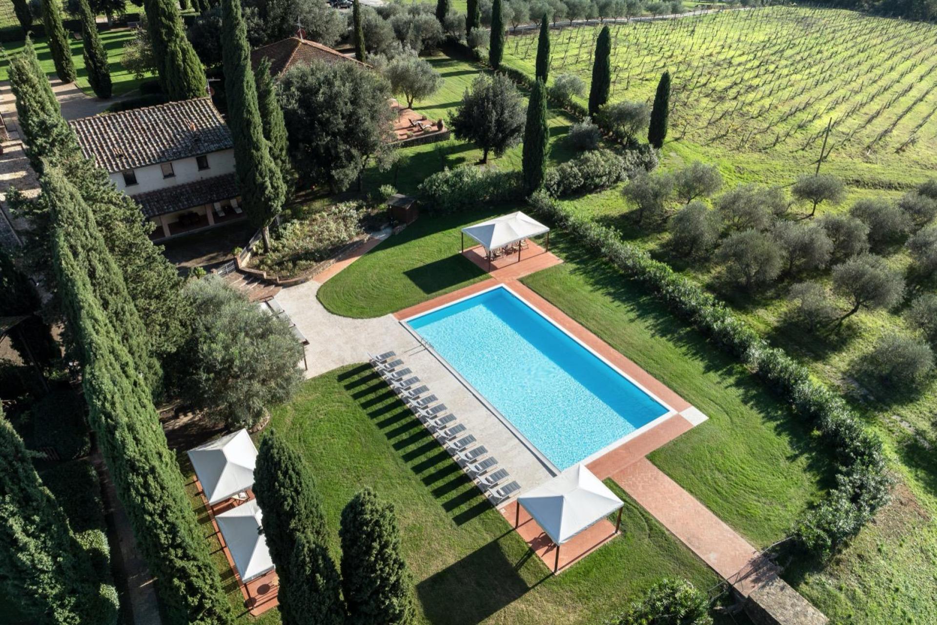 Agriturismo in Tuscany with restaurant and panoramic wine bar