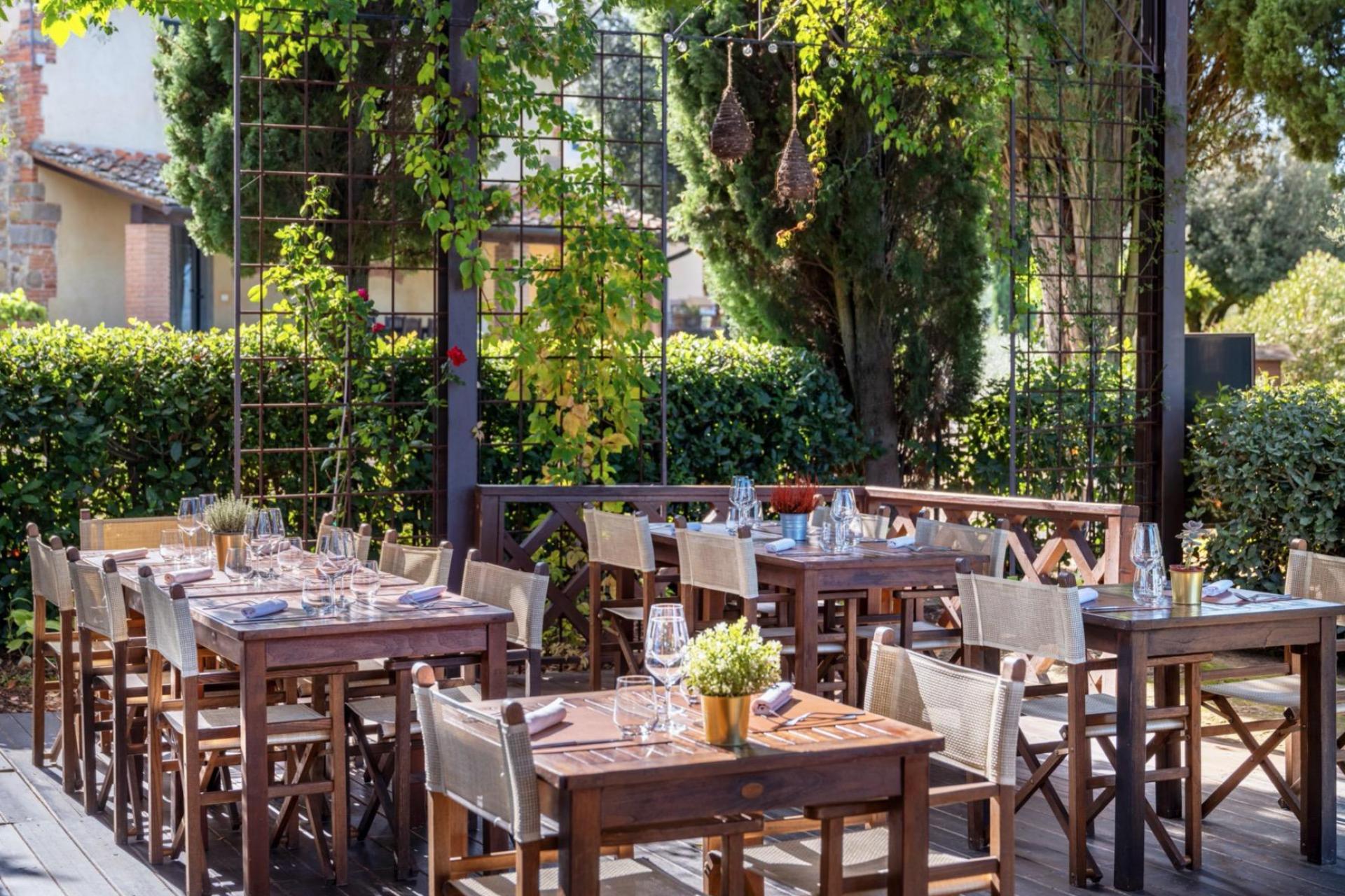 Luxury agriturismo with restaurant and wine bar