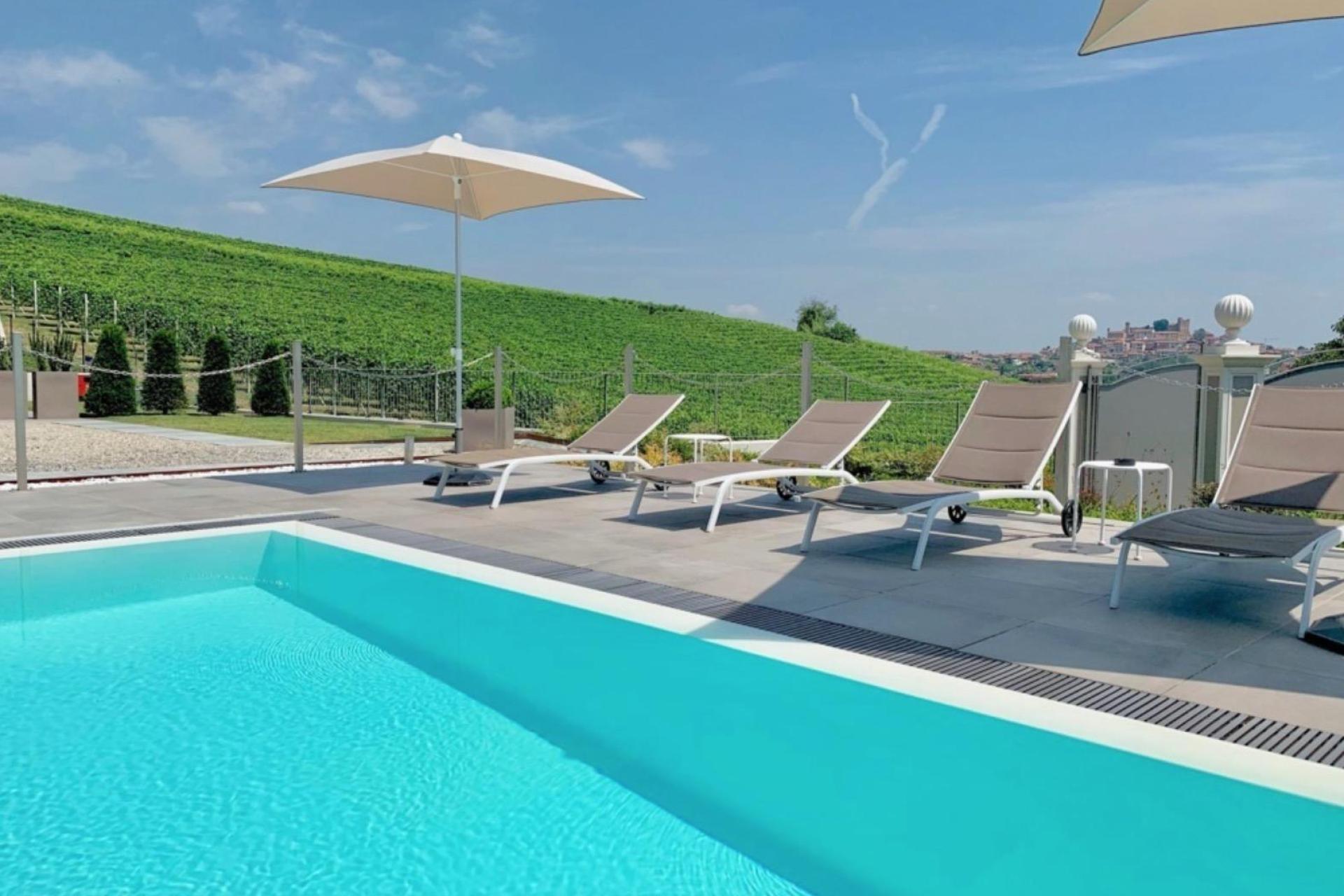 May holiday among the vineyards of Piedmont