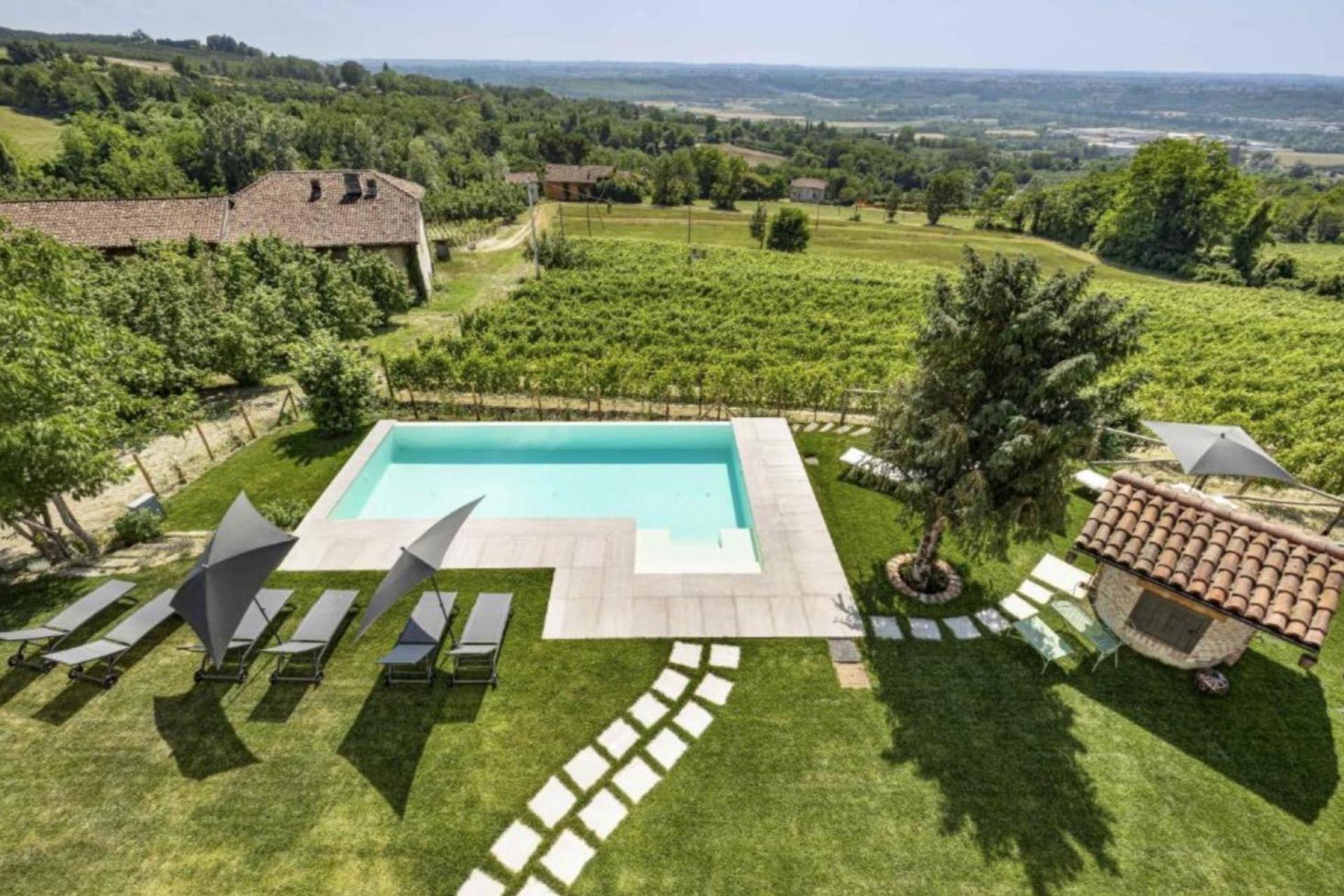 Beautiful agriturismo in Piedmont with infinity pool Beautiful agriturismo in Piedmont with infinity pool