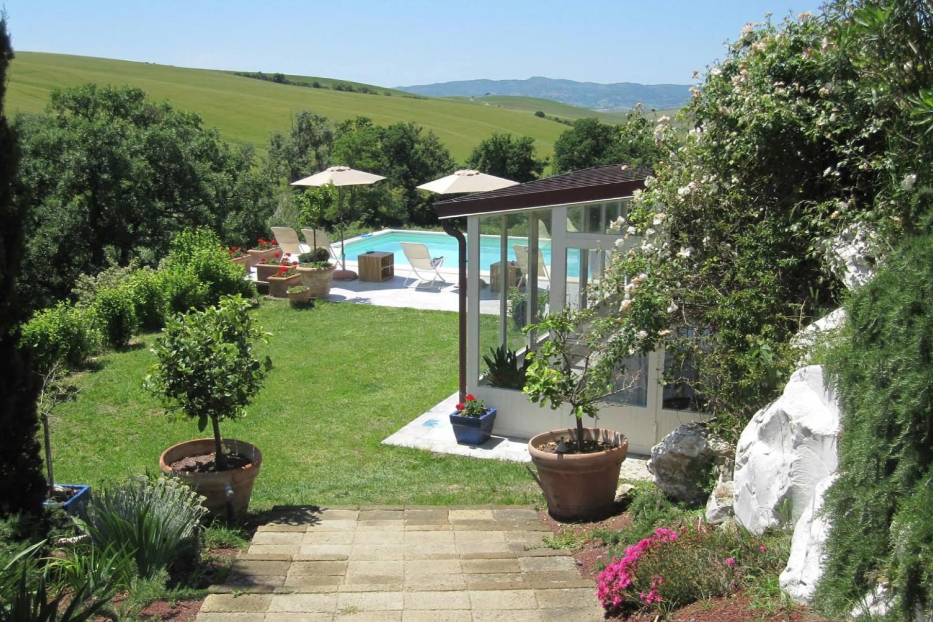 Hospitable B&B farmhouse near Pisa