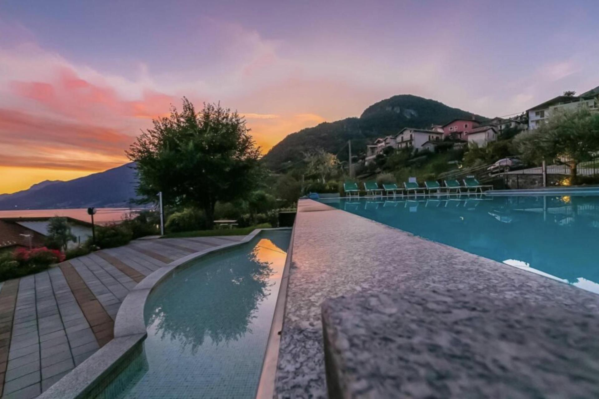 Beautiful residence with infinity pool and children's pool