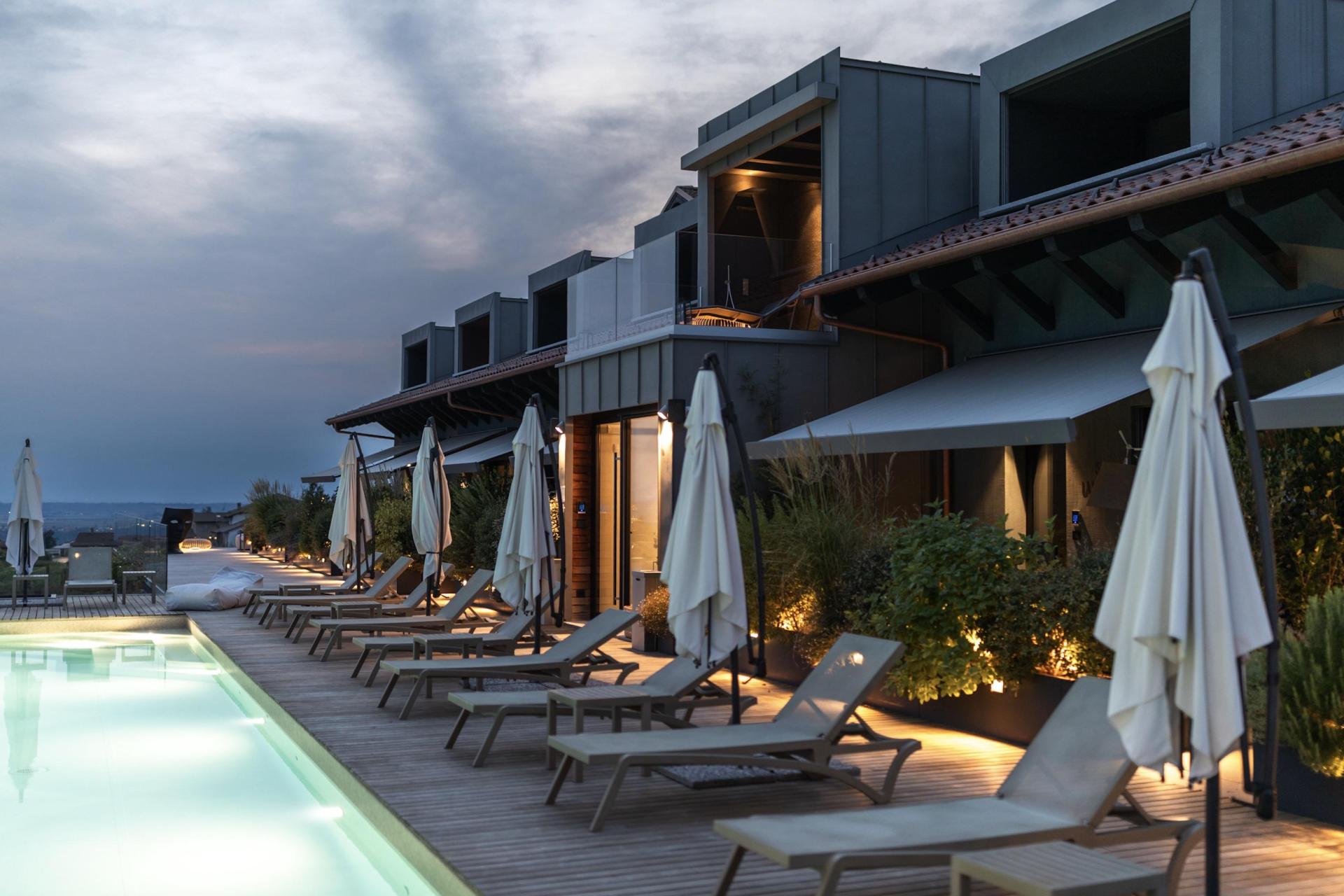 Modern agriturismo in the Barolo vineyards with infinity pool