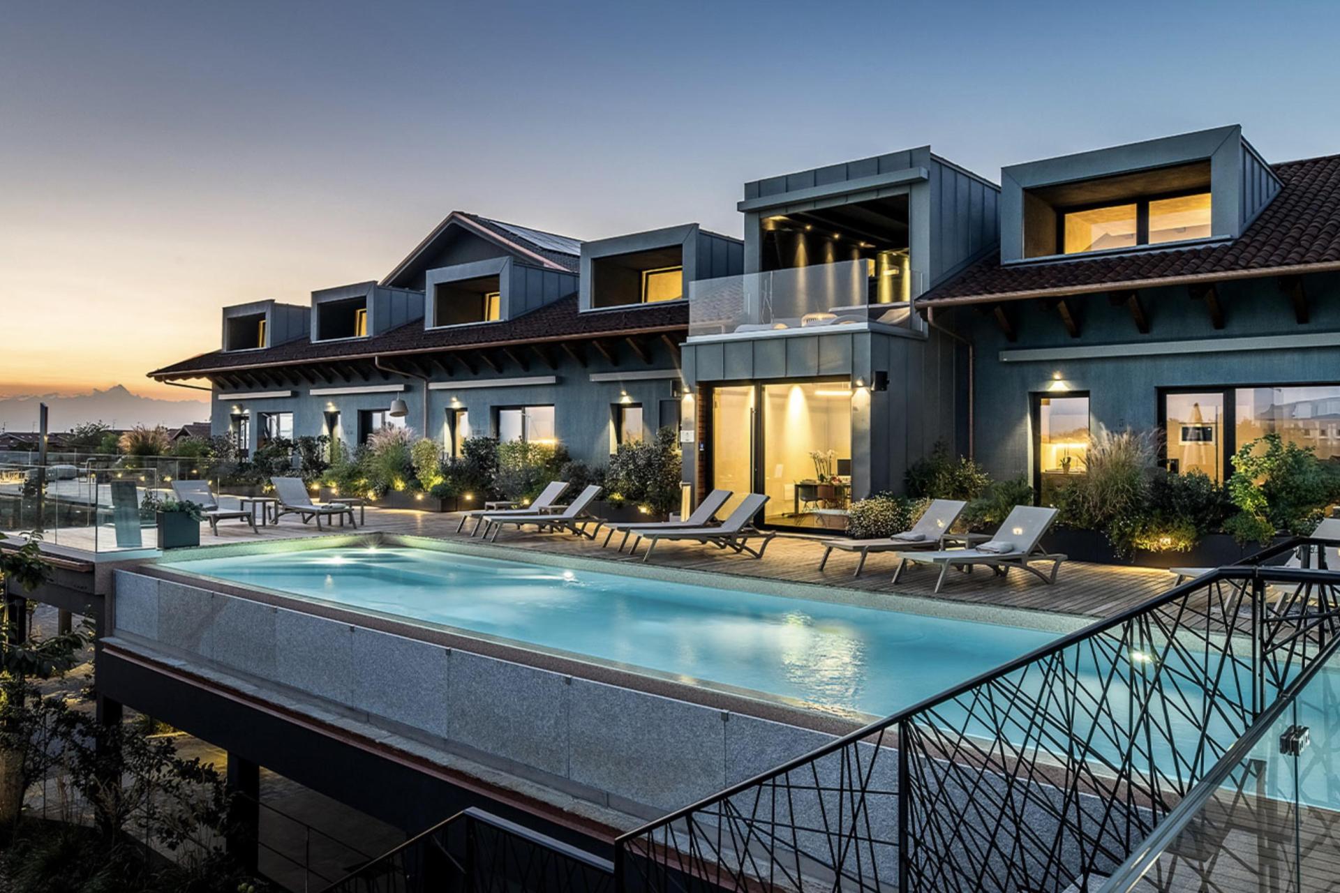 Modern agriturismo in the Barolo vineyards with infinity pool