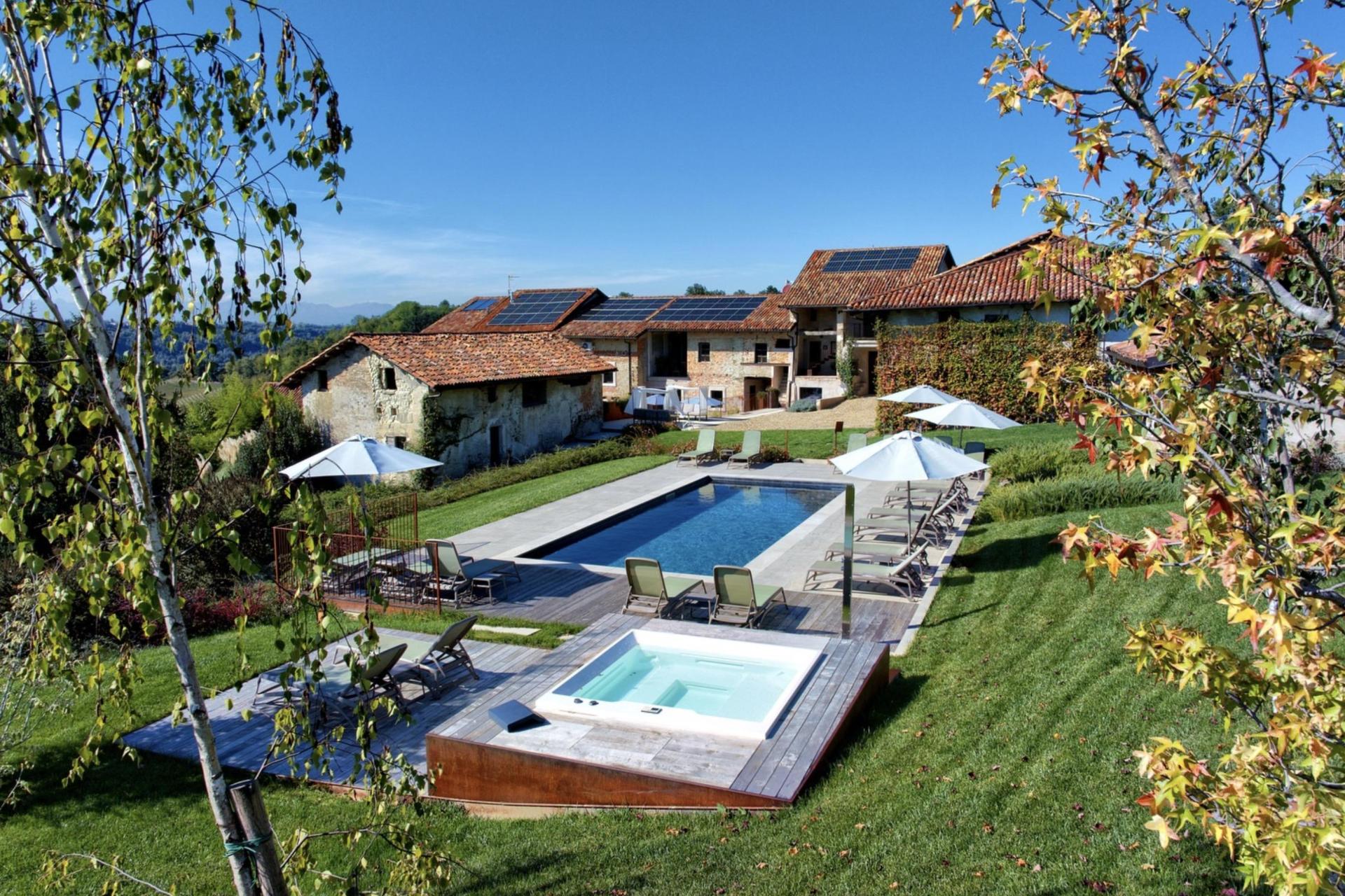 Charming agriturismo in the Langhe with pool and wellness