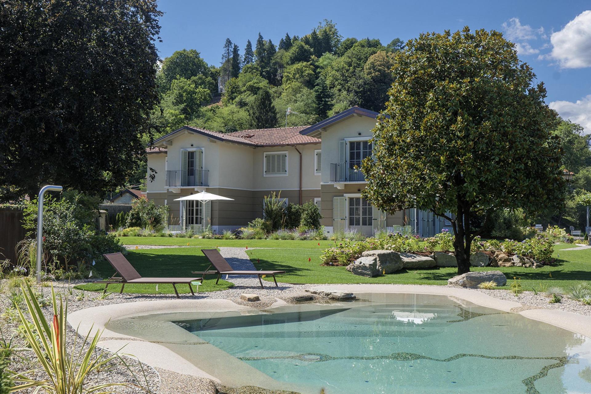 Small-scale apartments at Lake Orta with pool