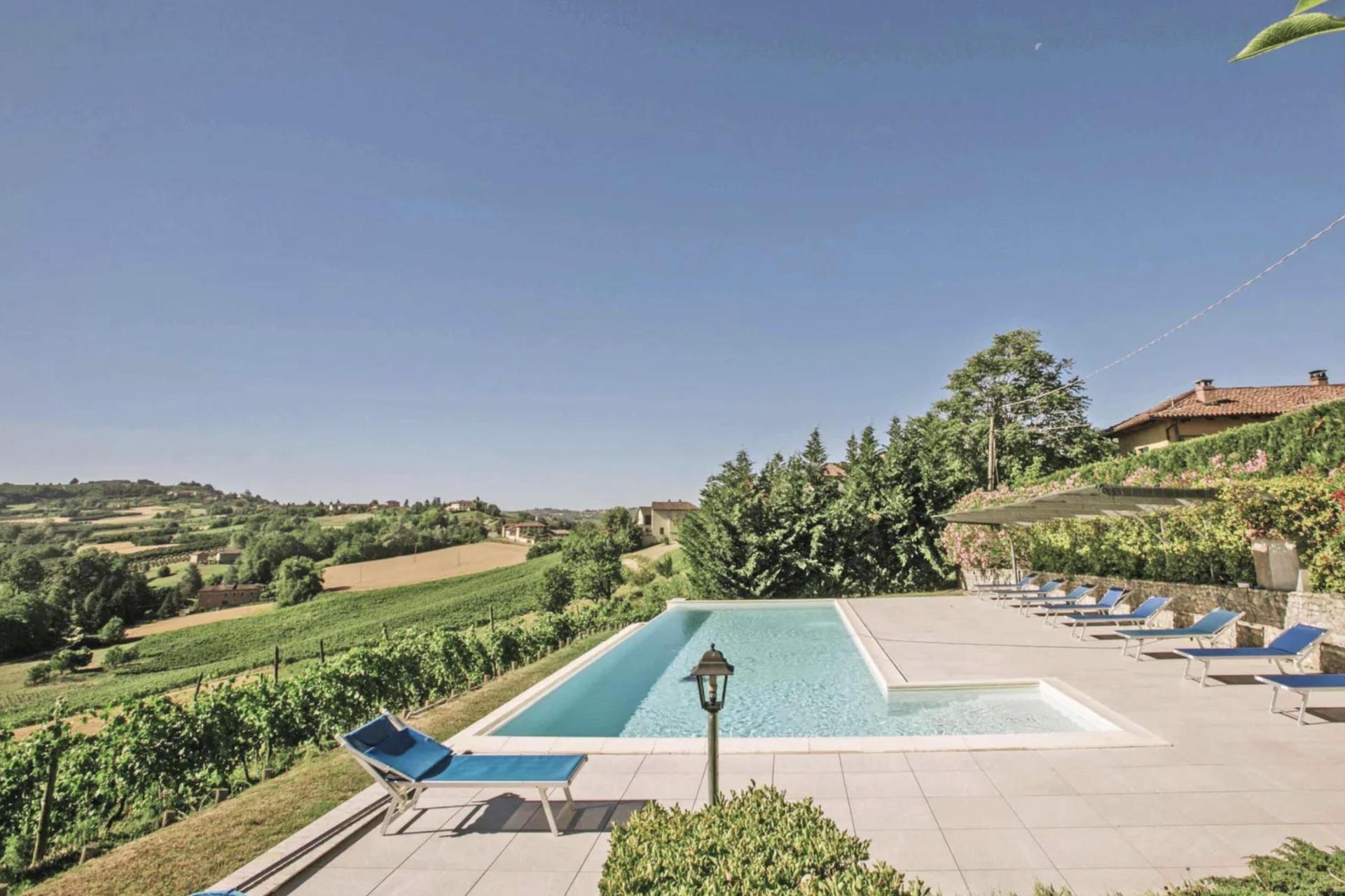Agriturismo - Farmhouse and winery in the Piedmont hills