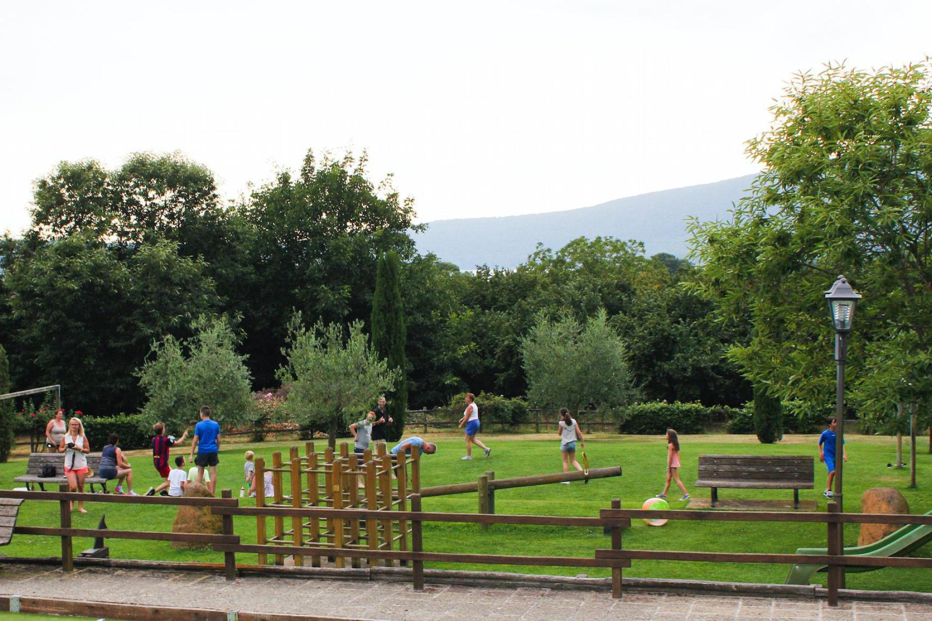 Small agriturismo near a lake, an hour from Rome