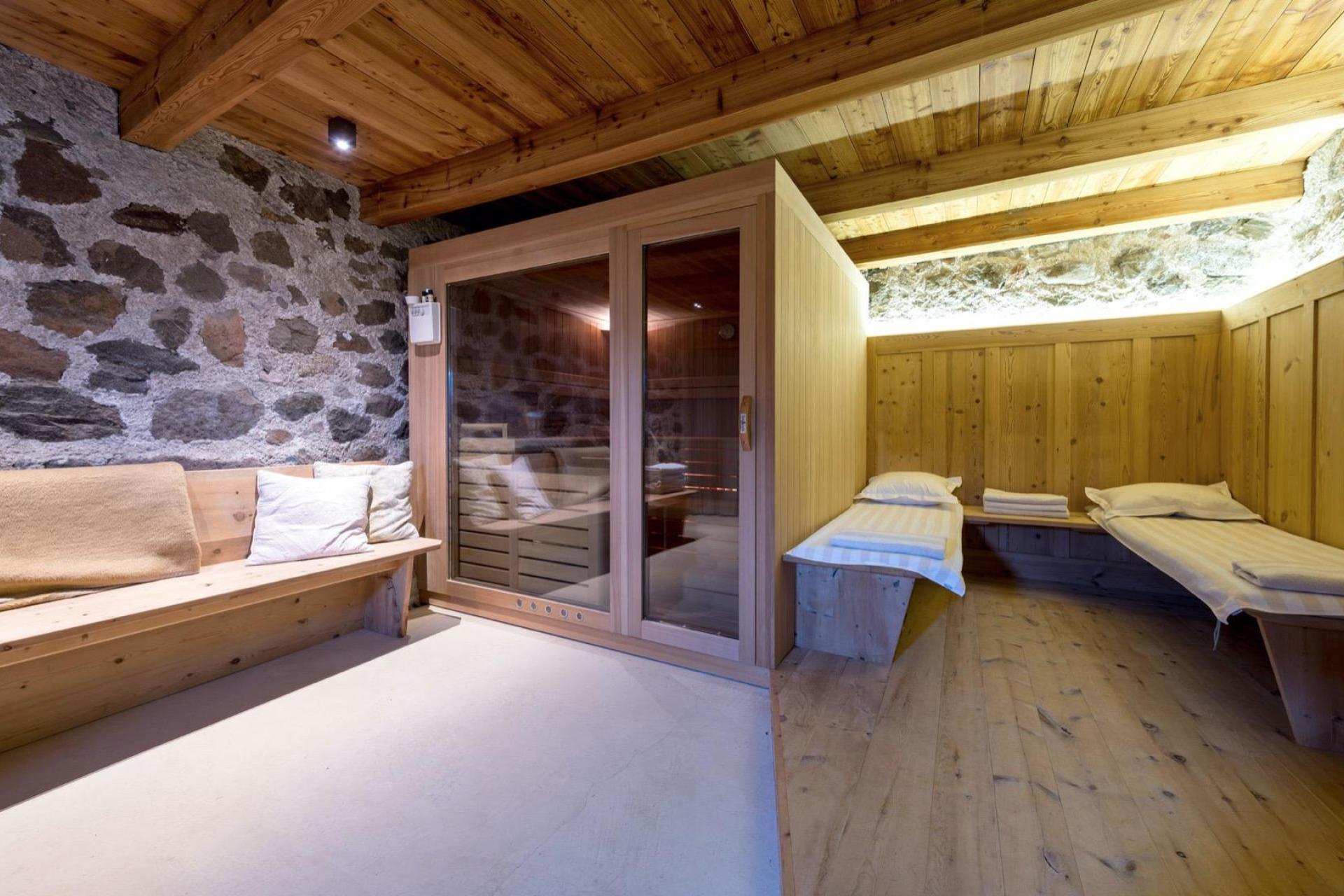 Luxury agriturismo with B&B rooms and Sudtiroler hospitality