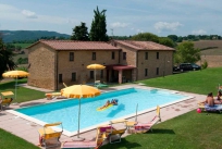 Centrally located agriturismo with heated pool