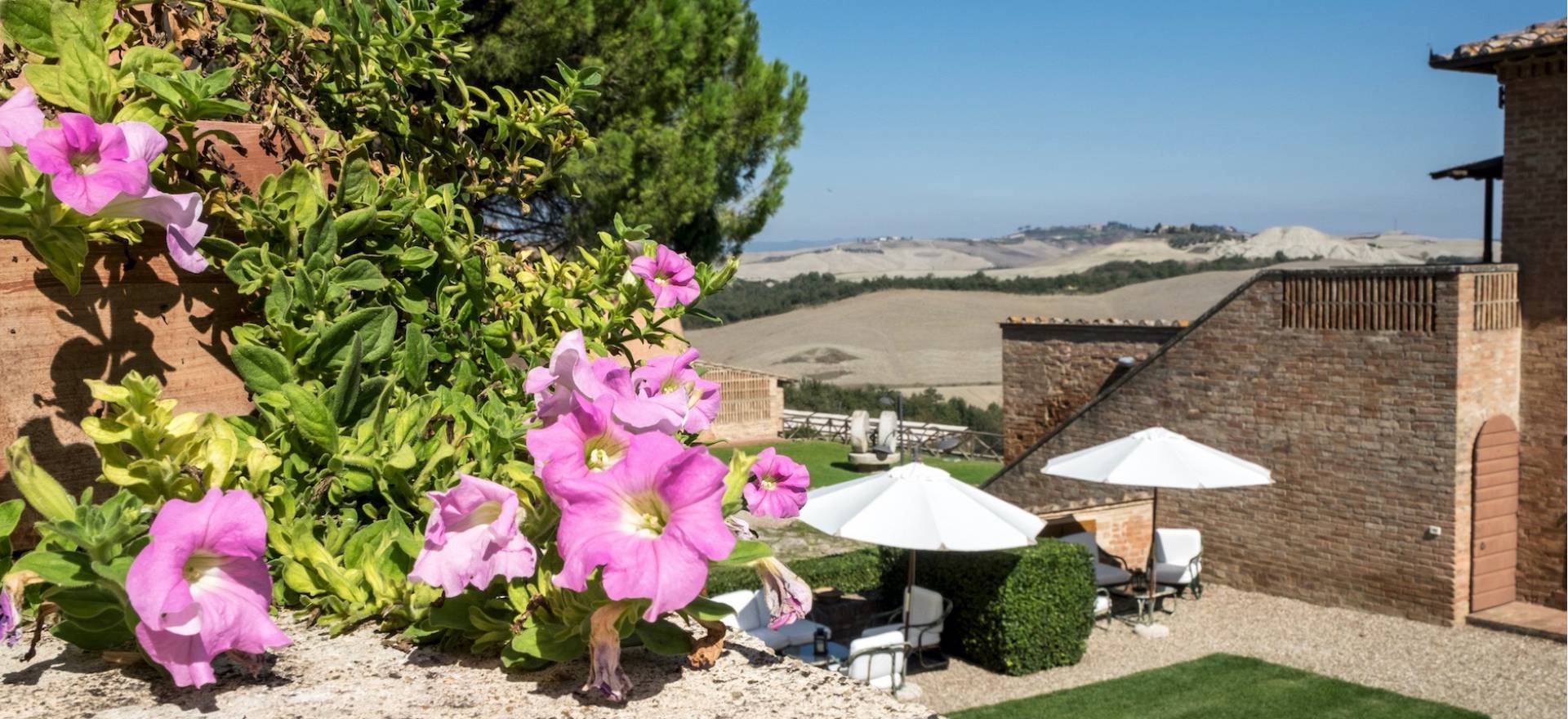 Agriturismo Tuscany Agriturismo in Tuscany with great views