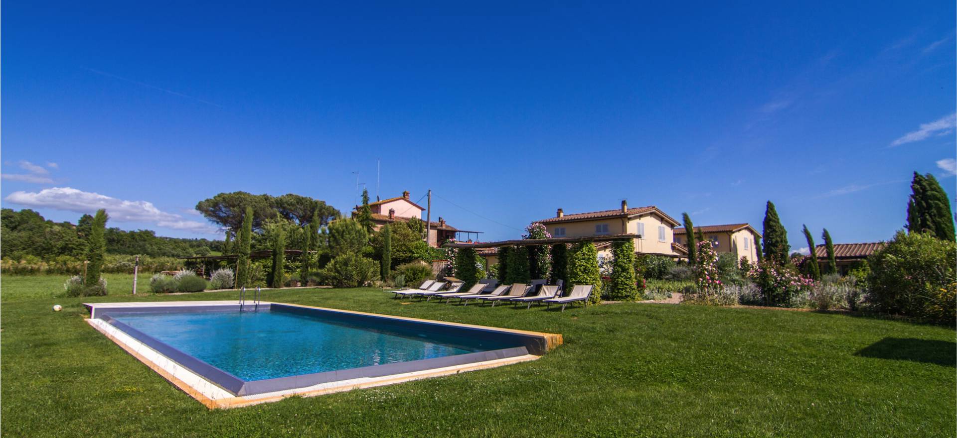 Agriturismo Tuscany Agriturismo Siena, luxury apartments and swimming pool