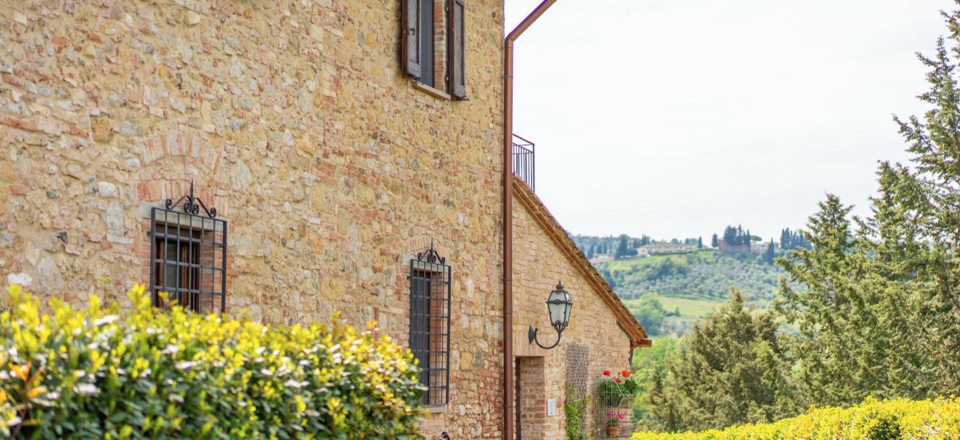 Agriturismo Tuscany Authentic agriturismo in Tuscany with great views