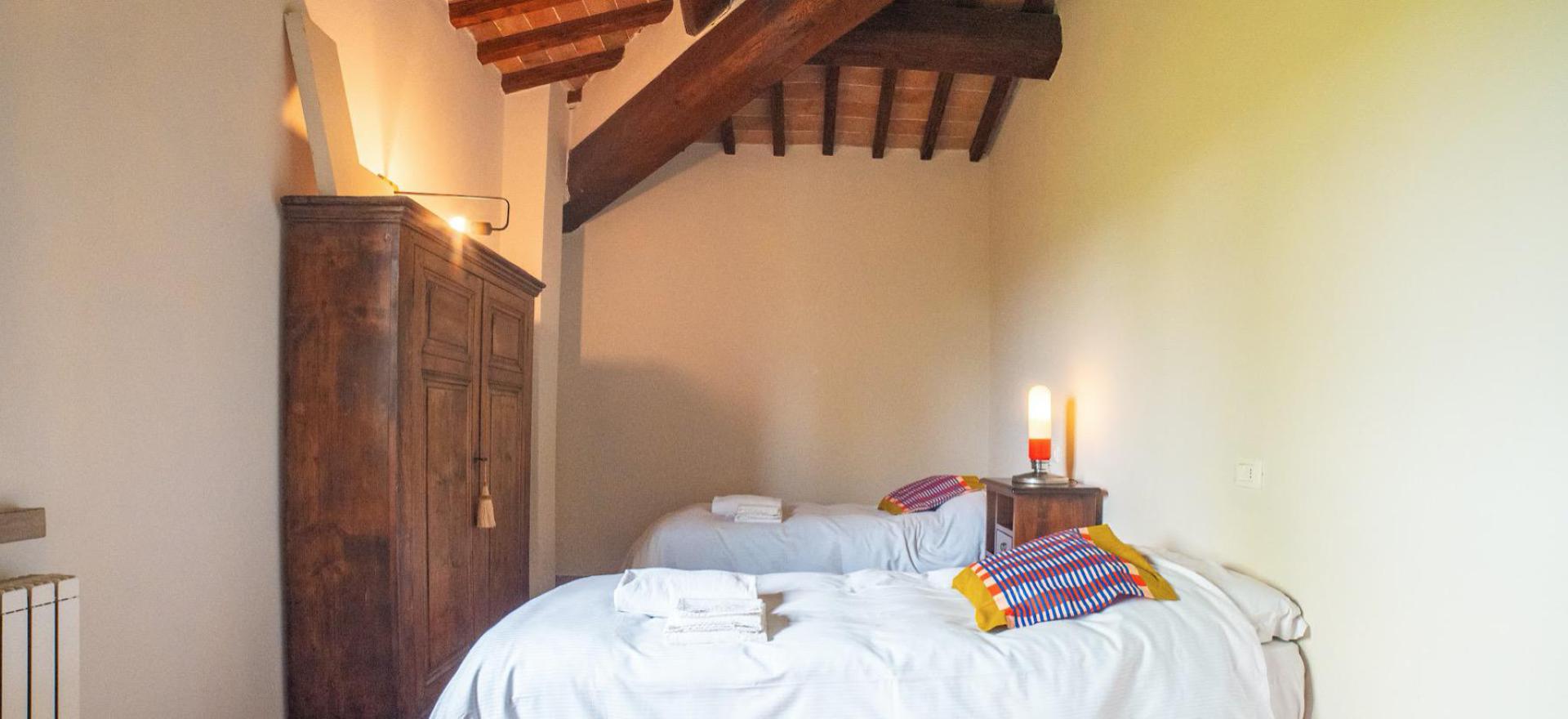 Agriturismo Tuscany Authentic agriturismo in Tuscany with great views