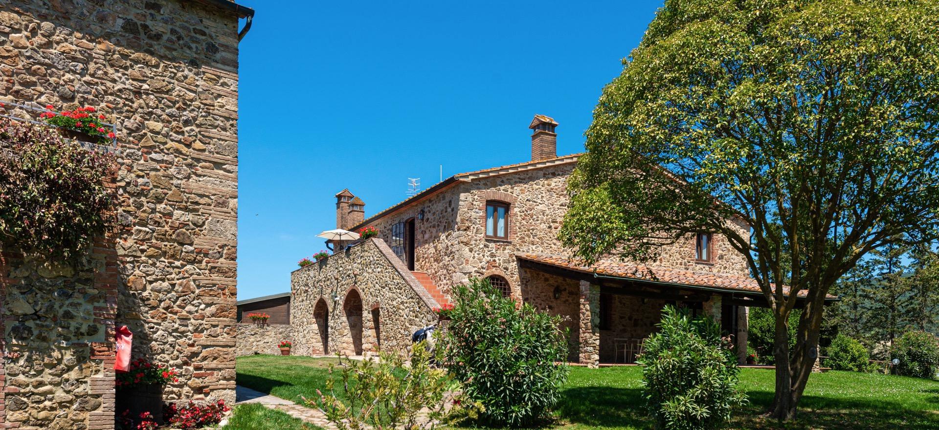 Agriturismo Tuscany Family-friendly agriturismo in Tuscany with restaurant