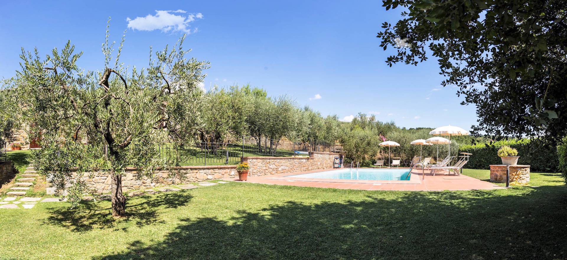 Agriturismo Tuscany Hospitable agriturismo near Cortona