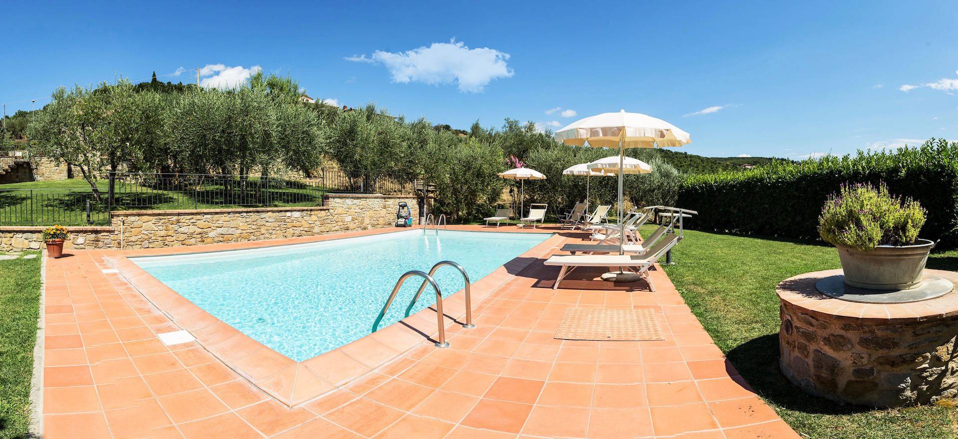 Agriturismo Tuscany Hospitable agriturismo near Cortona