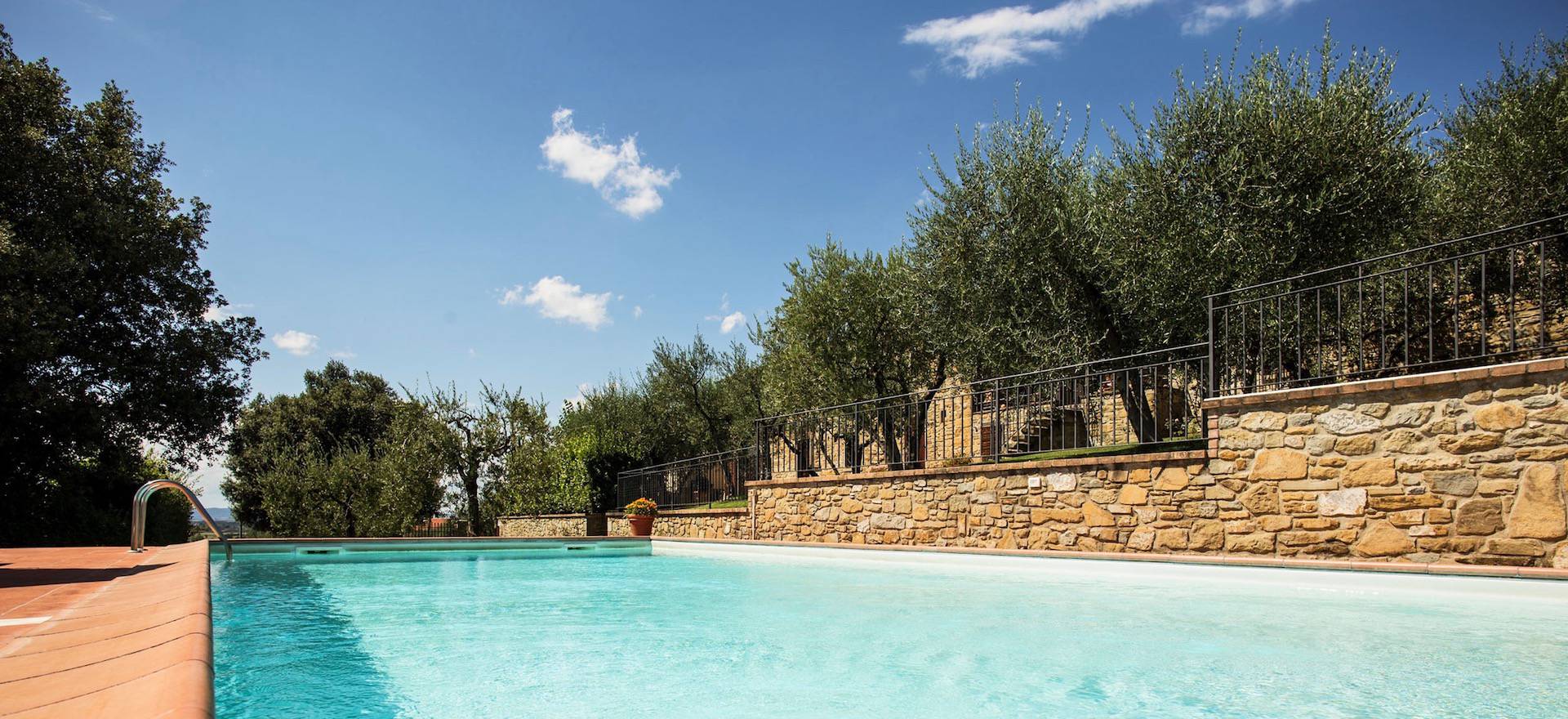 Agriturismo Tuscany Hospitable agriturismo near Cortona