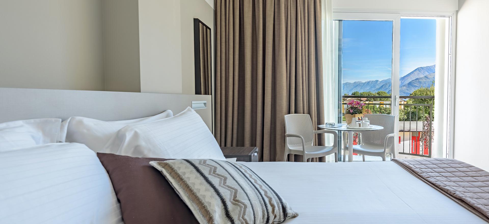 Agriturismo Lake Como and Lake Garda Hotel near the pebble beaches of Lake Como