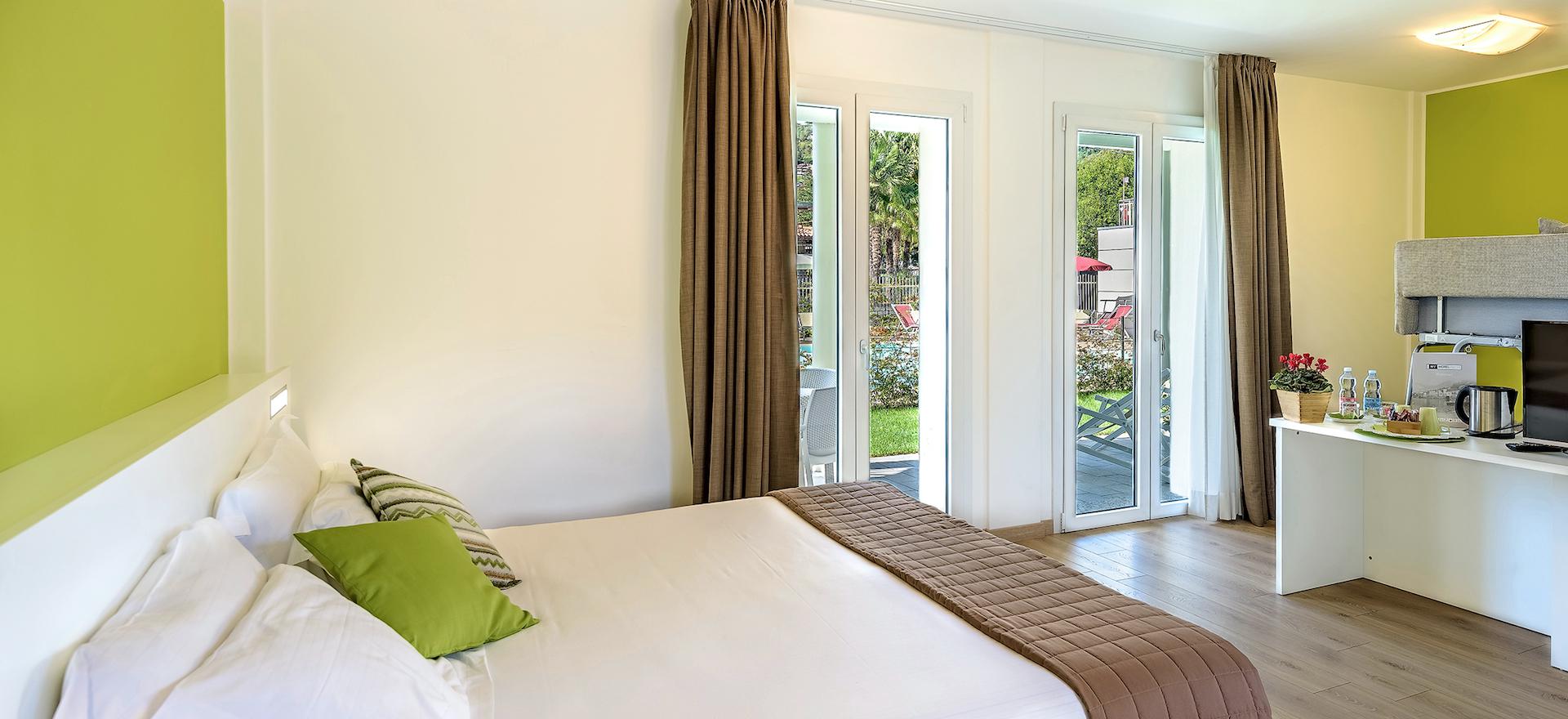 Agriturismo Lake Como and Lake Garda Hotel near the pebble beaches of Lake Como